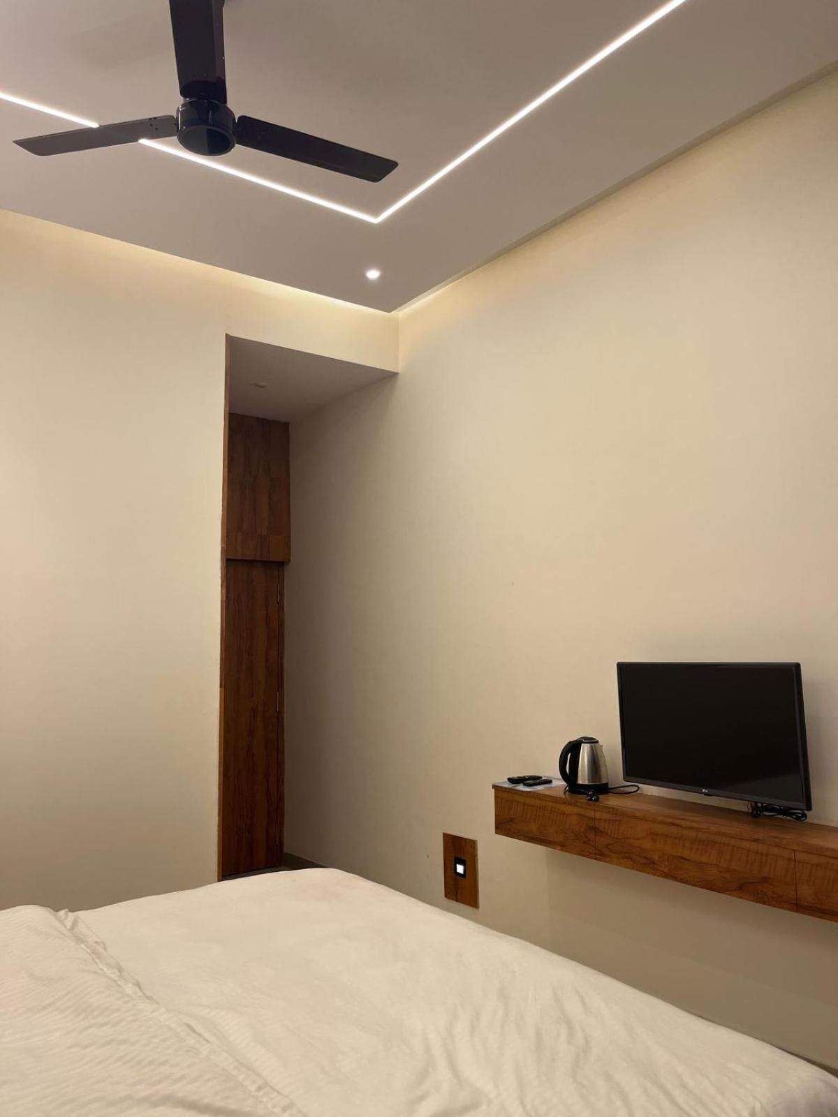 Homestay The Little Door Family Ayodhya