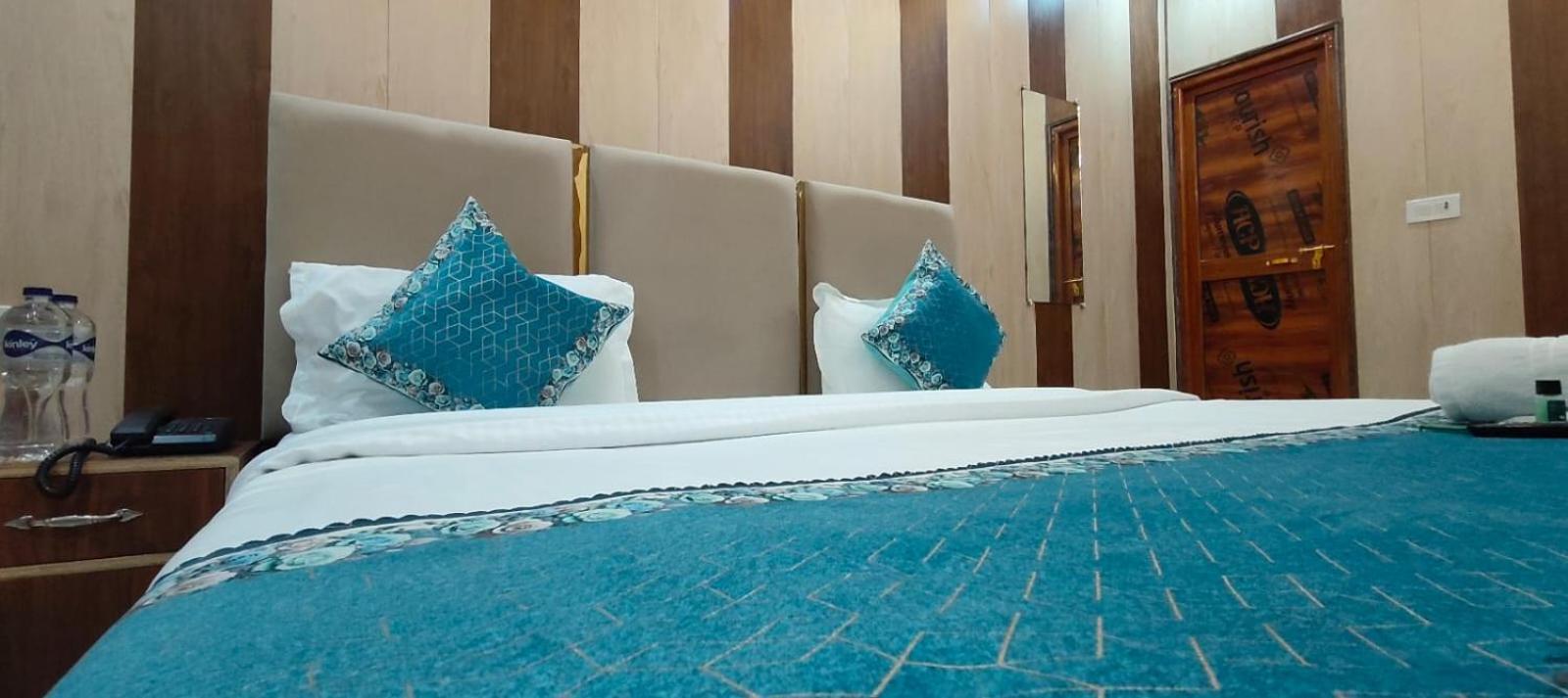Hotel Ramayana Grand -steps Away From Ram Mandir *