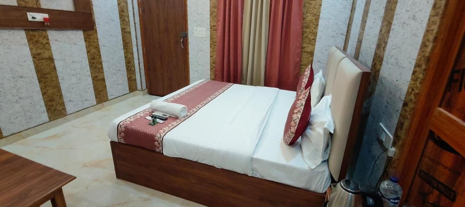 Hotel Ramayana Grand -steps Away From Ram Mandir *
