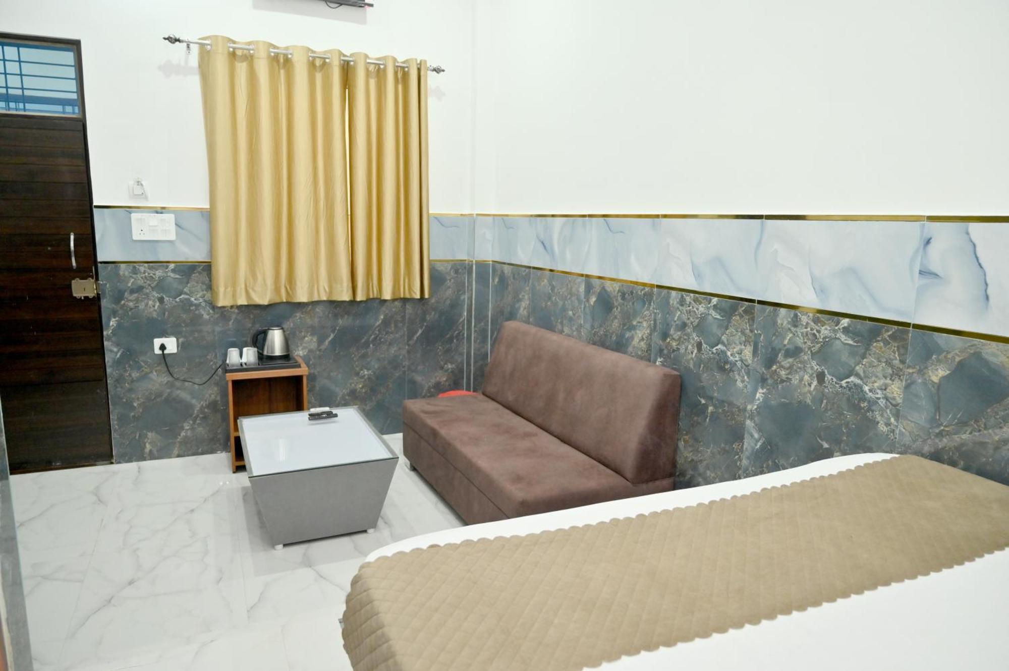 Guest house Mamta Lawns *