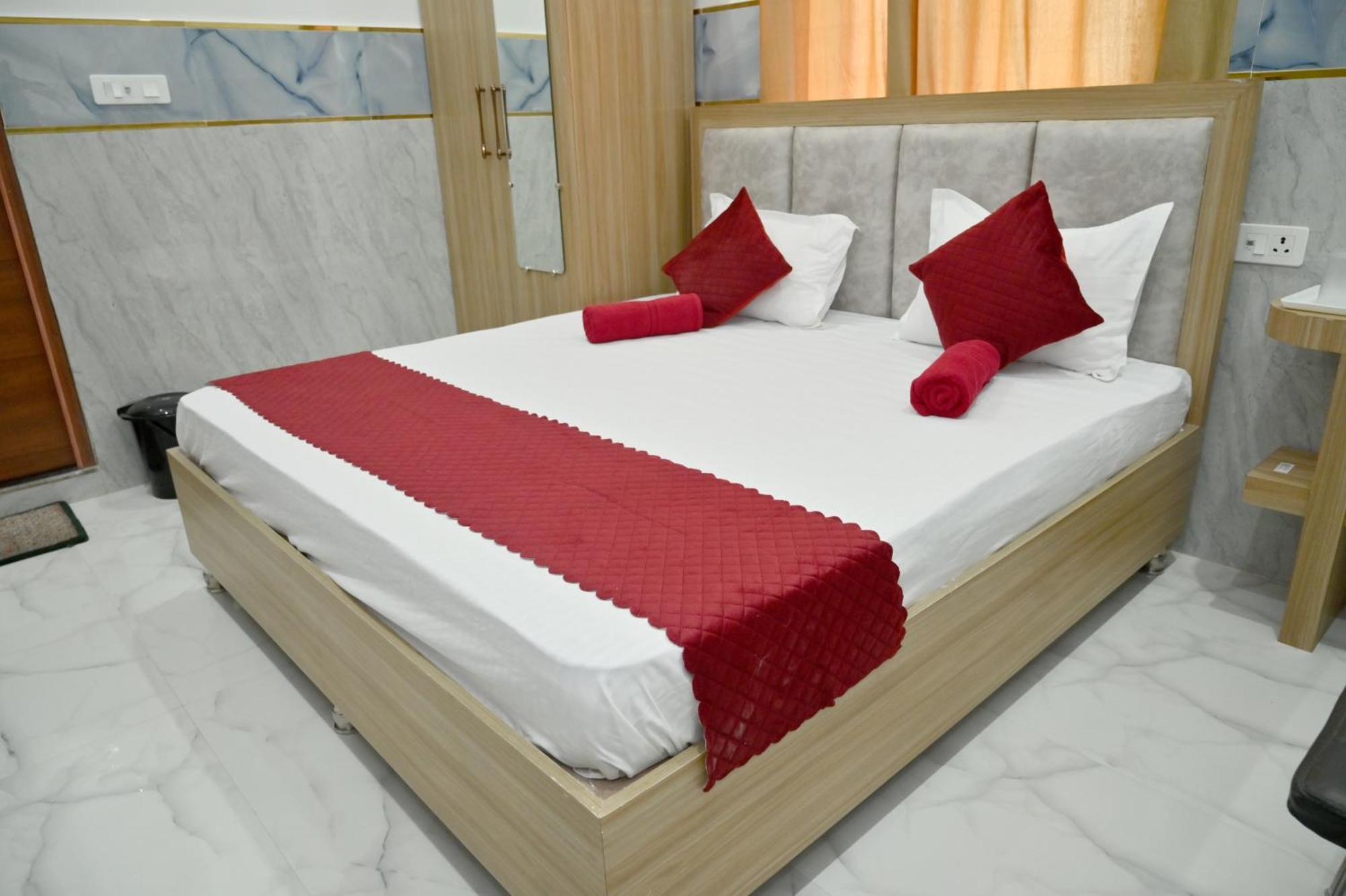 Mamta Lawns Guest house Ayodhya