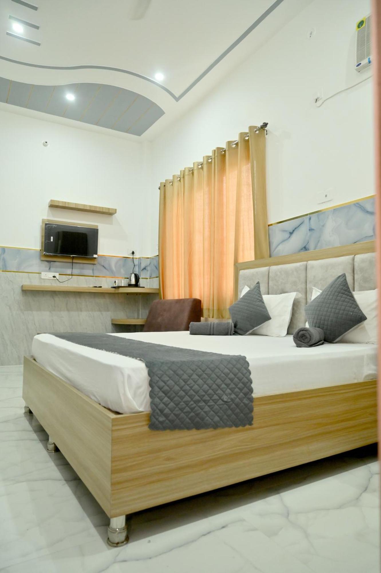 Mamta Lawns Guest house *
