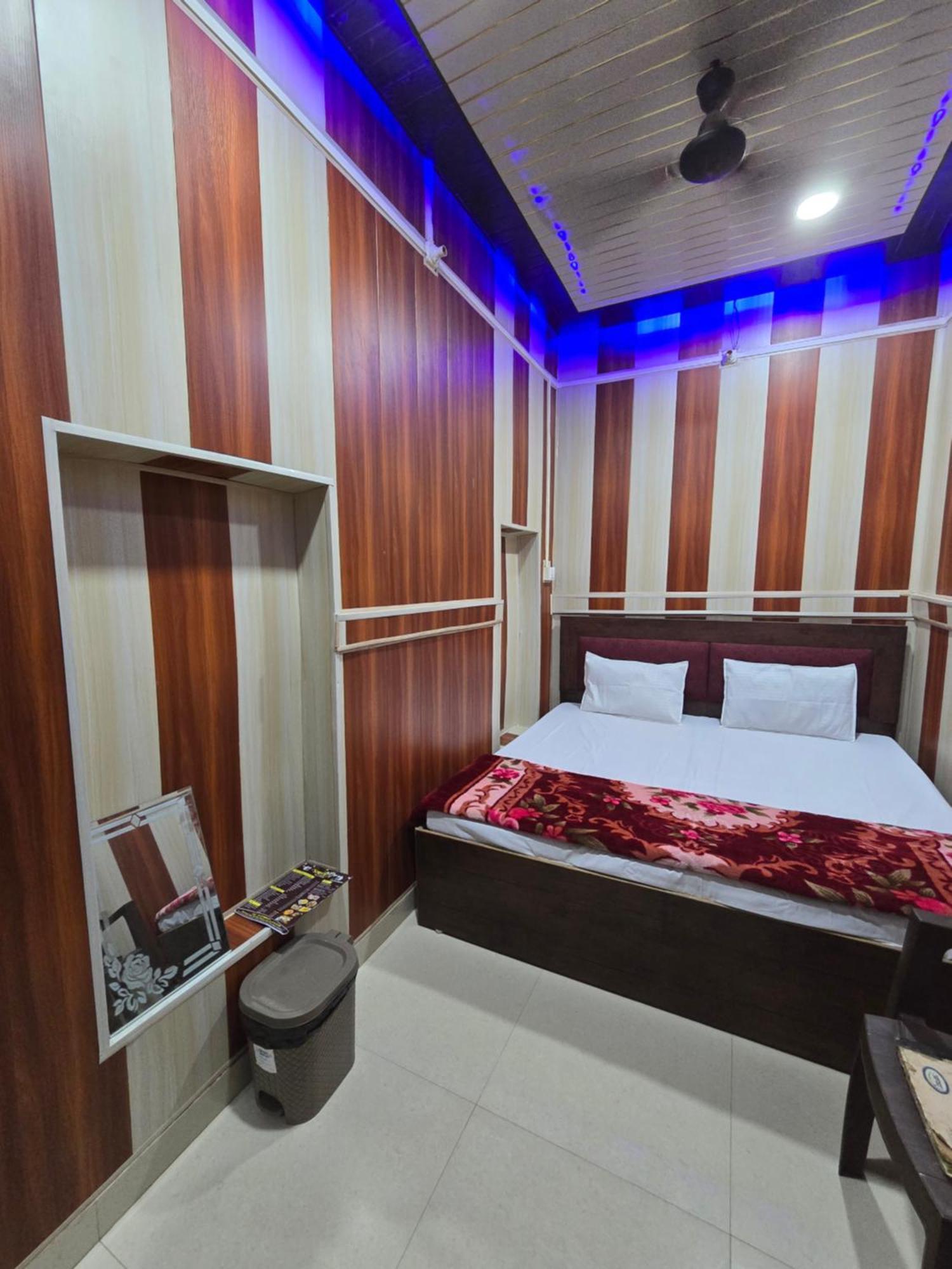 Ramlala Paying Just 100m From Saryu Ghat,
