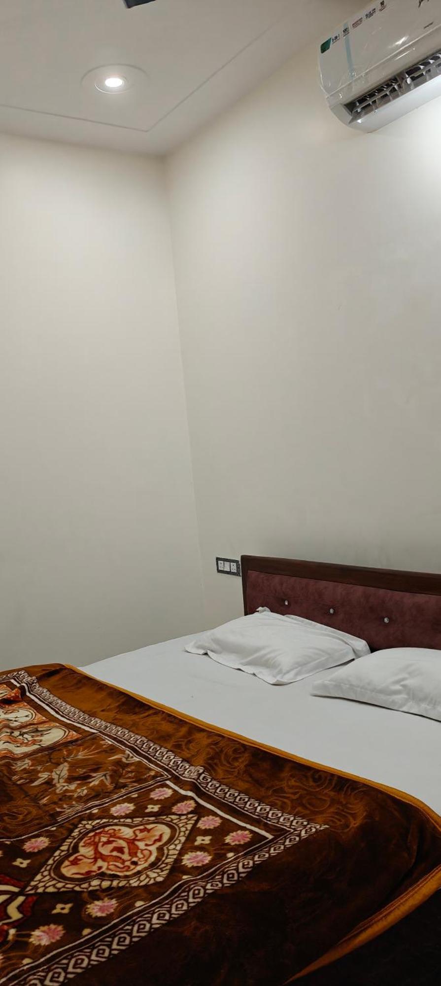 Janki Paying Ayodhya