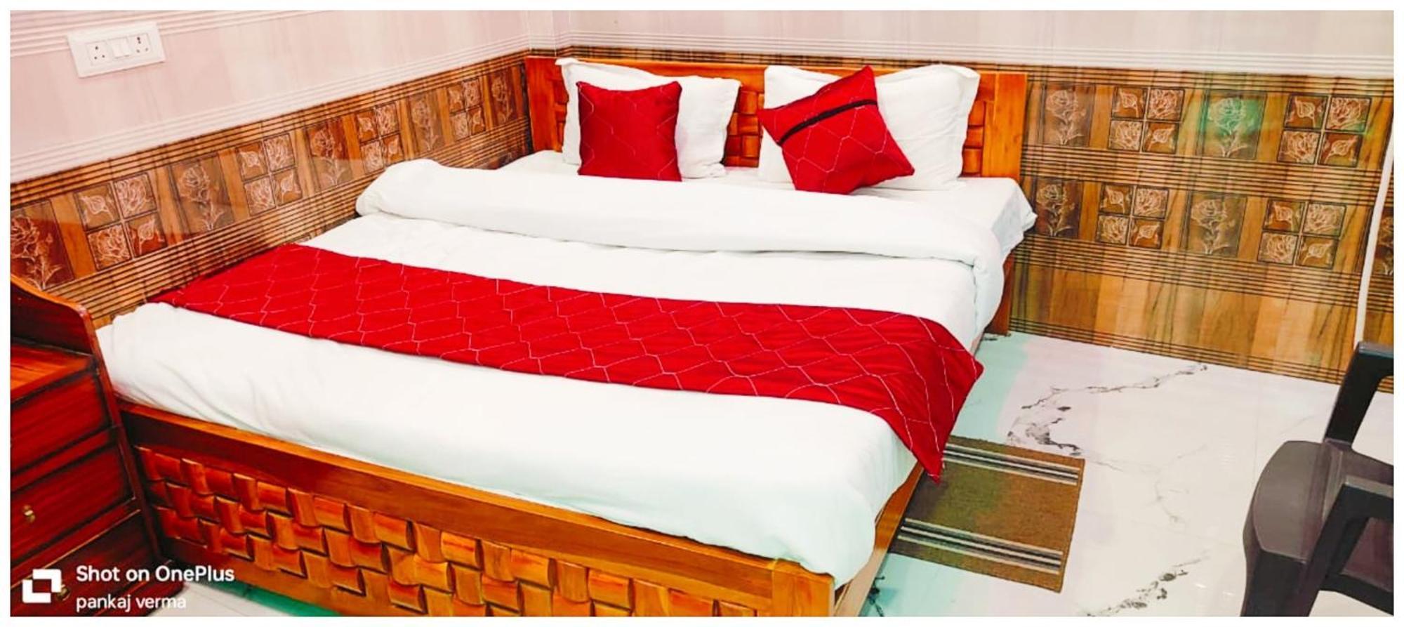 A Premium Kanha Shiva - Near Ghagra River - Dham - In Hotel