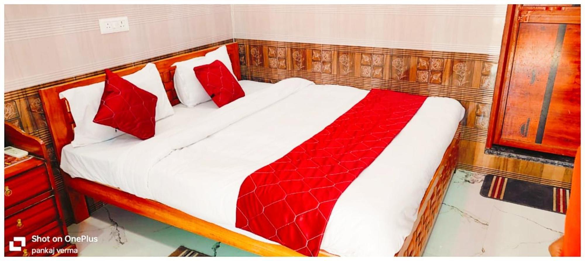 A Premium Kanha Shiva - Near Ghagra River - Dham - In Hotel Ayodhya