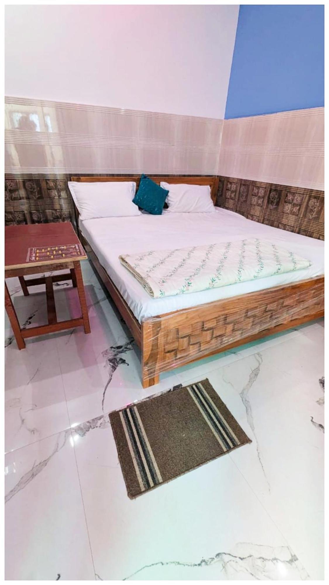 Hotel A Premium Kanha Shiva - Near Ghagra River - Dham - In Ayodhya