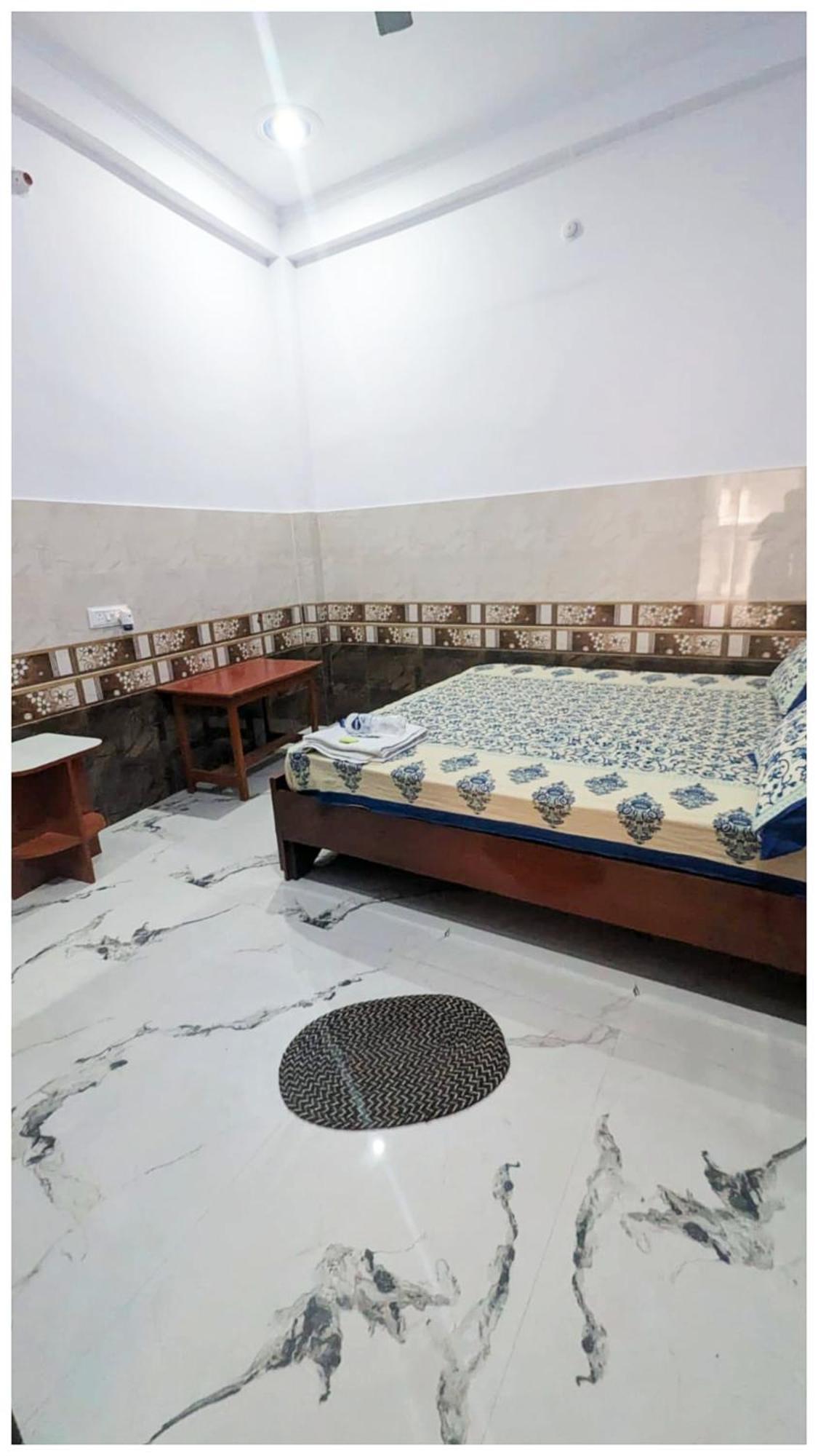 Hotel A Premium Kanha Shiva - Near Ghagra River - Dham - In Ayodhya