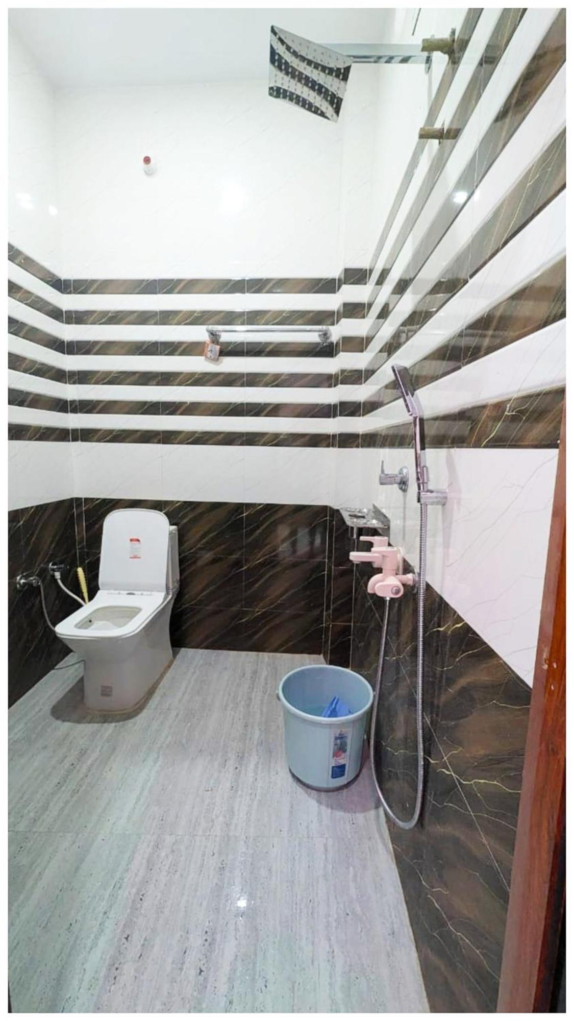 A Premium Kanha Shiva - Near Ghagra River - Dham - In Hotel