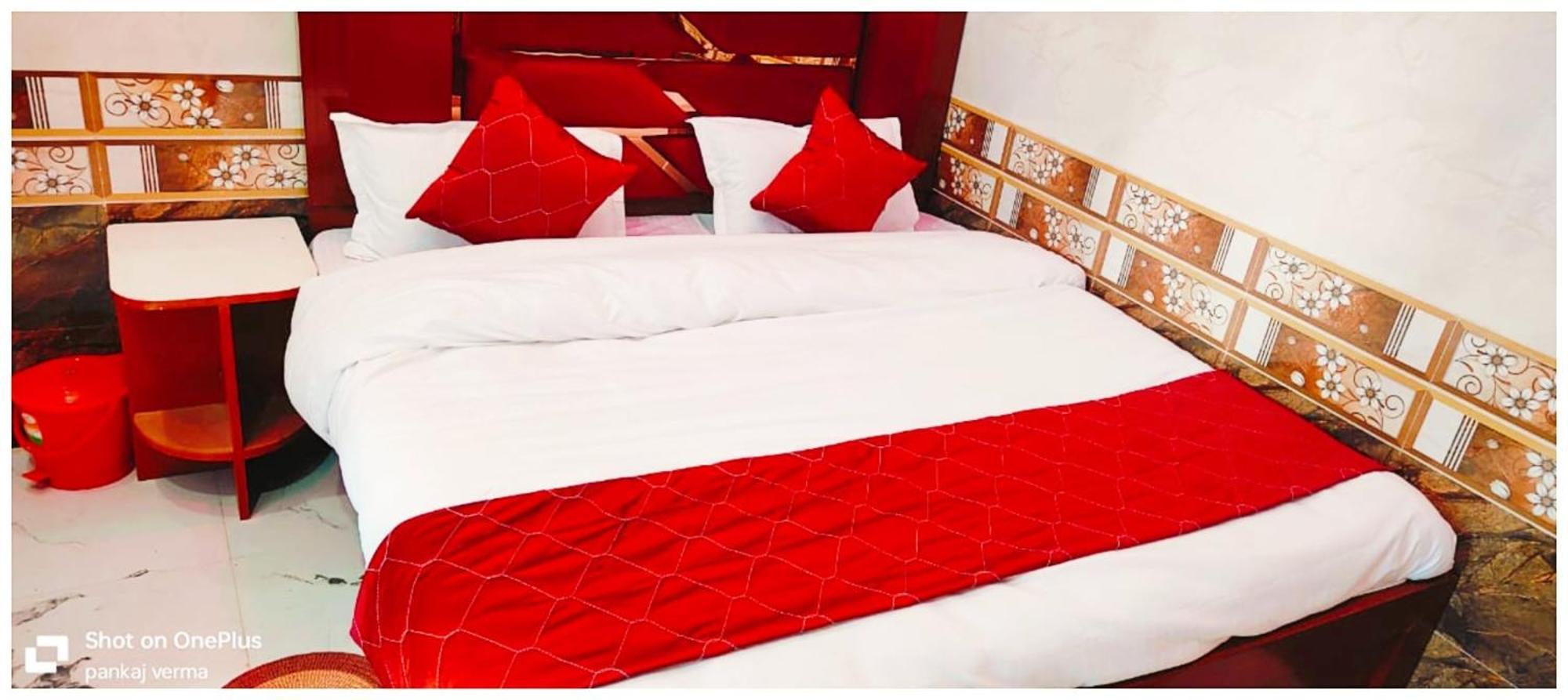 A Premium Kanha Shiva - Near Ghagra River - Dham - In Hotel 3*