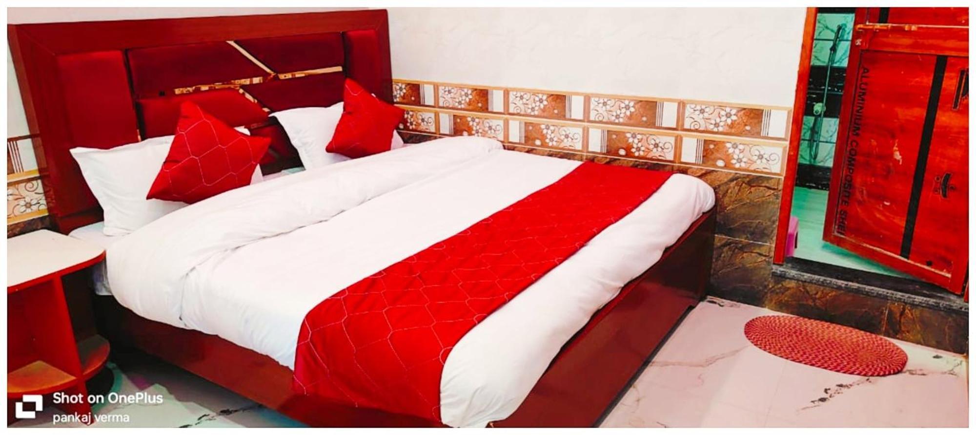 A Premium Kanha Shiva - Near Ghagra River - Dham - In Hotel Ayodhya