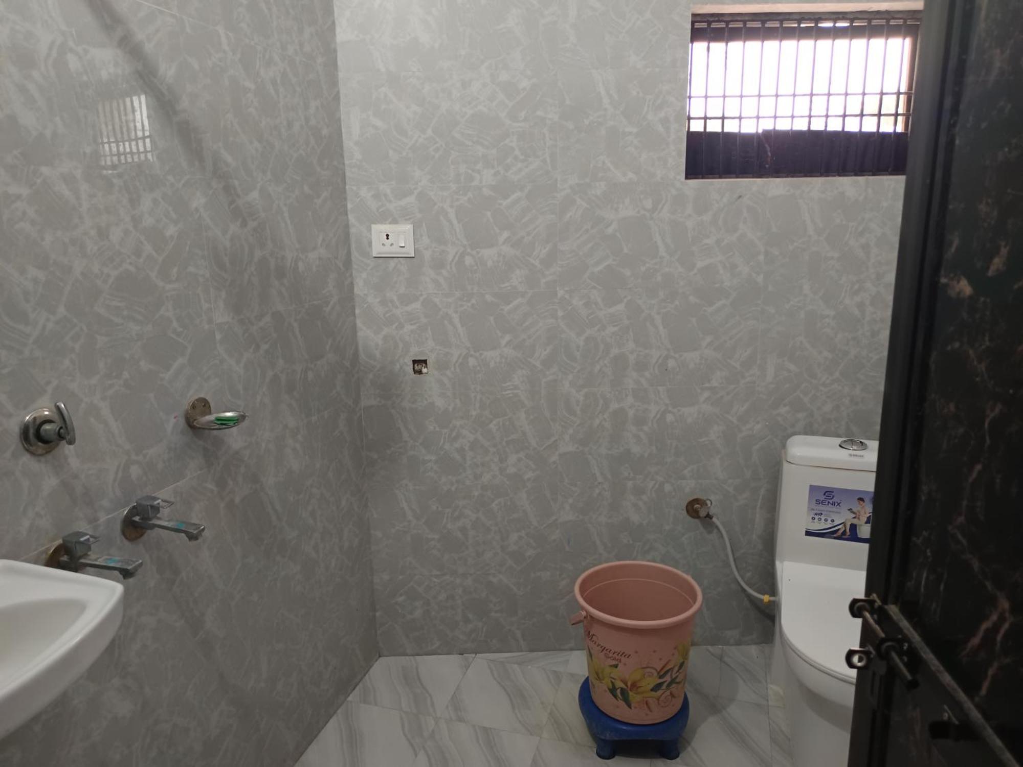 Awadh Dham Guest house *