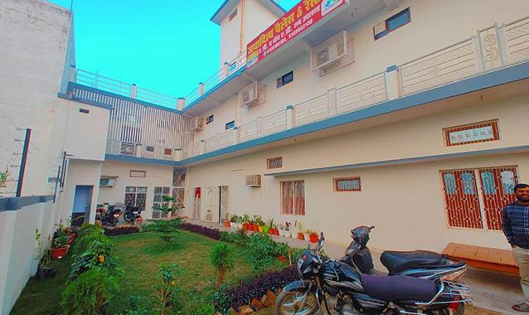 Hotel Fabhotel Jayaditya Palace Ayodhya