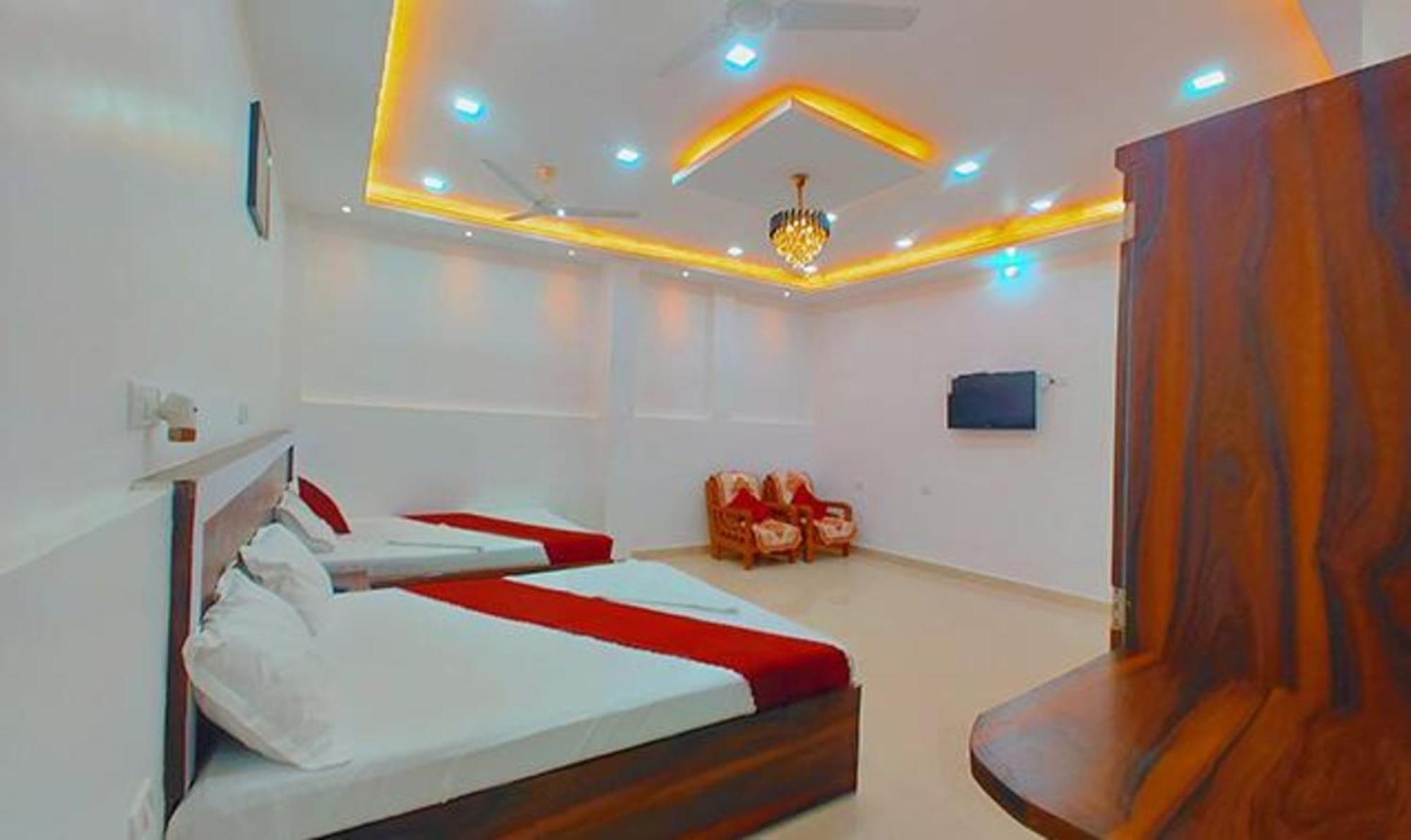 Fabhotel Jayaditya Palace