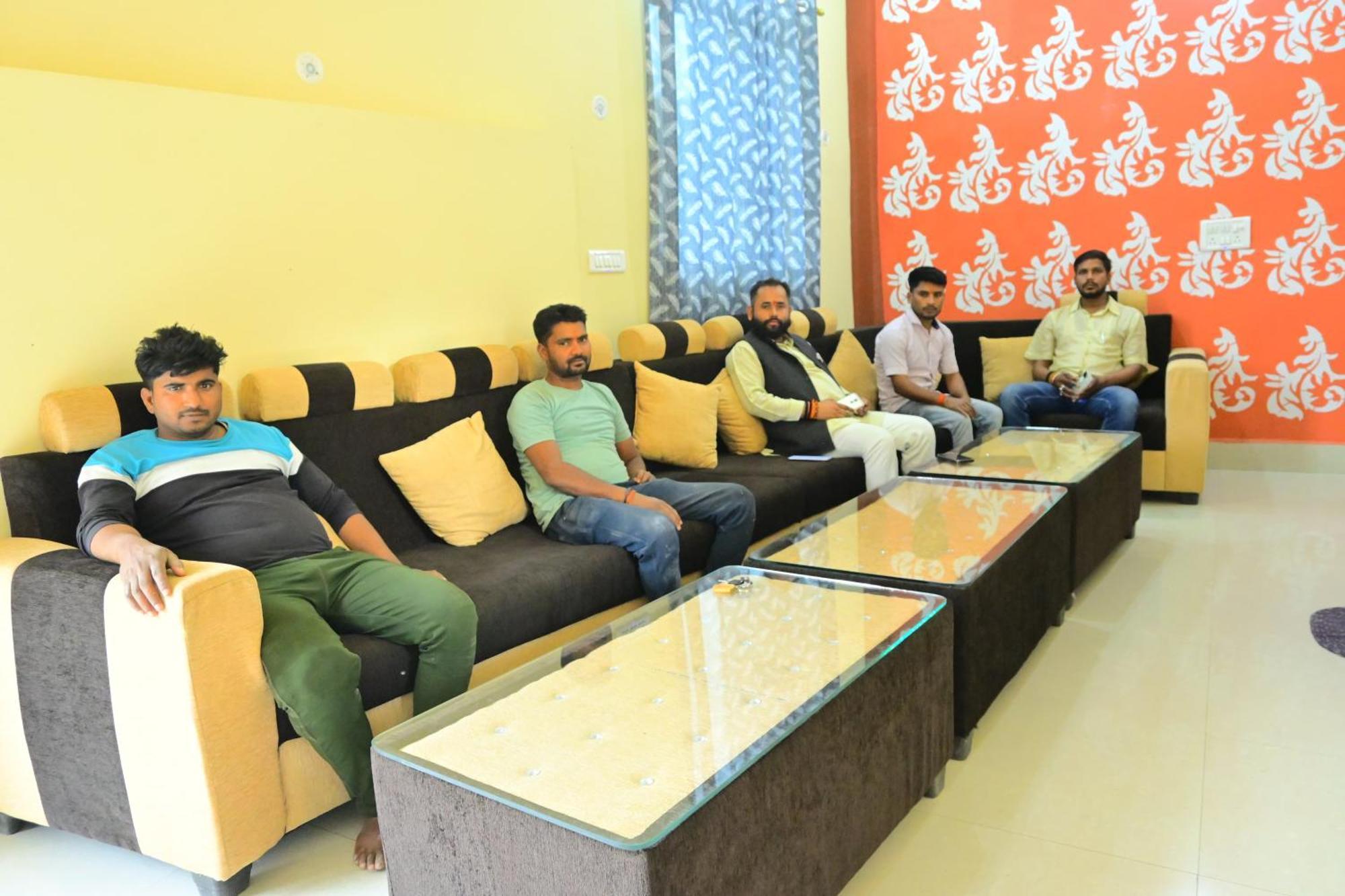 Pandit Ji Palace And Restaurant Homestay Ayodhya