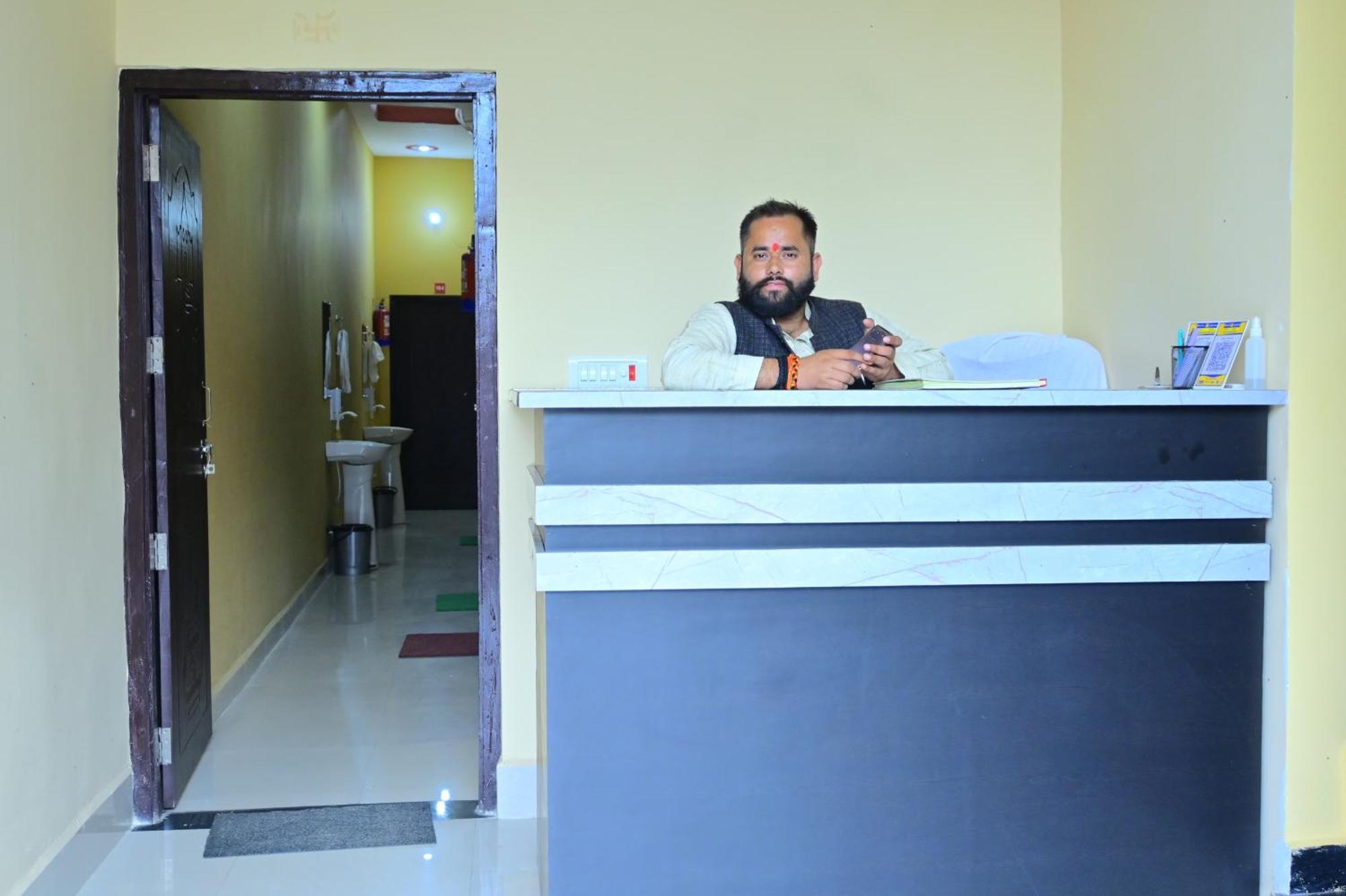 Pandit Ji Palace And Restaurant