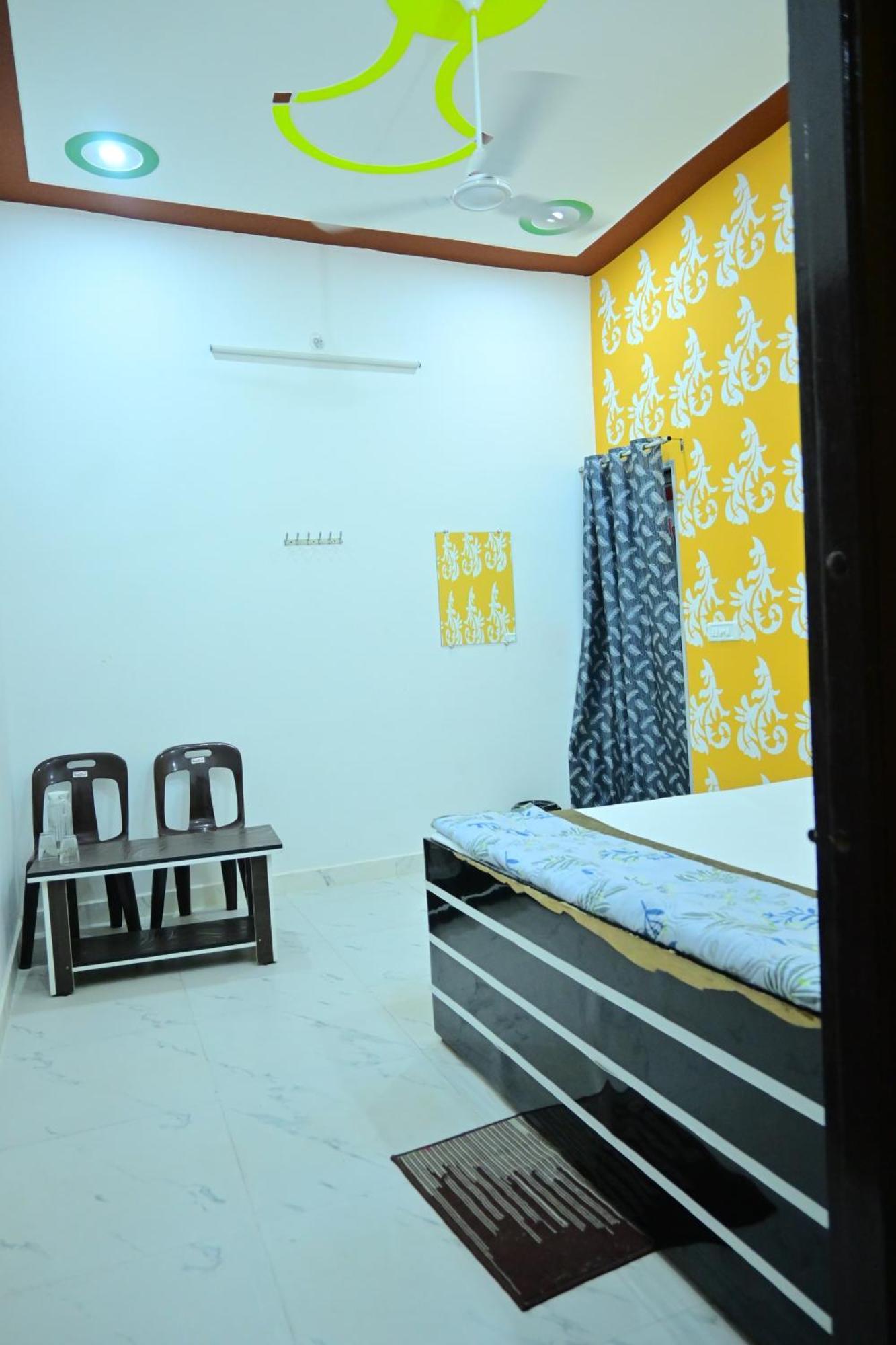 Pandit Ji Palace And Restaurant * Ayodhya