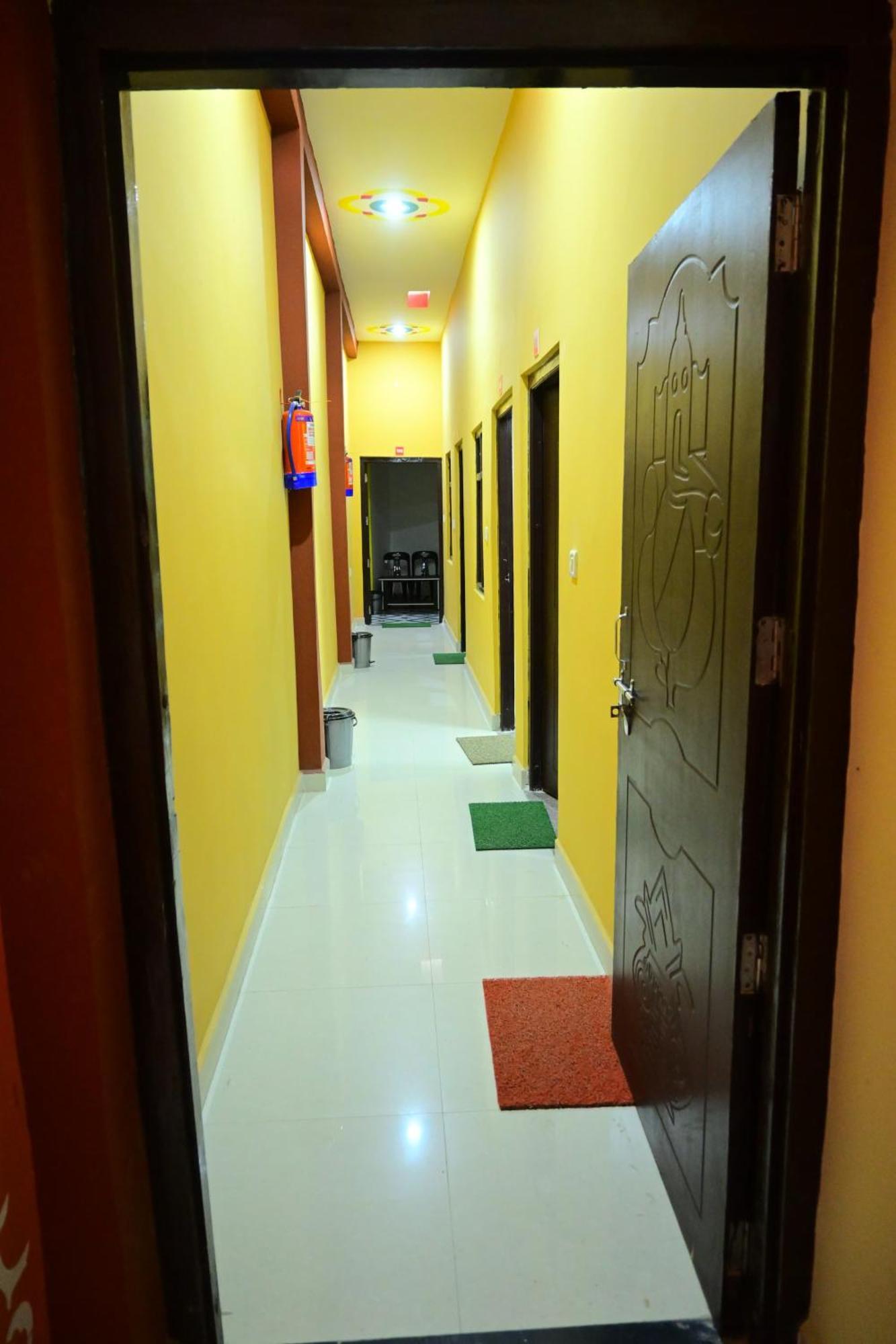 Pandit Ji Palace And Restaurant Homestay Ayodhya