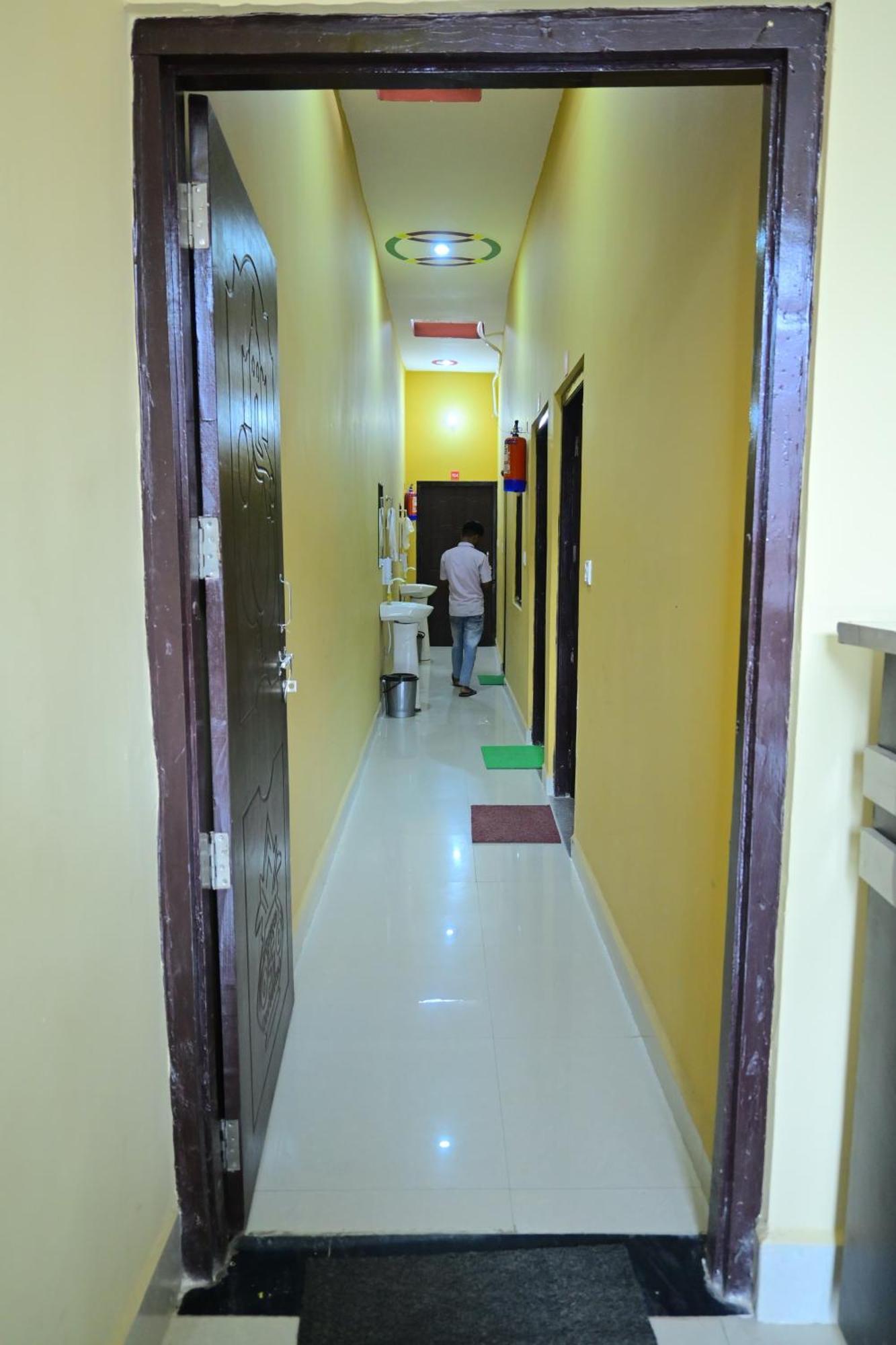 Pandit Ji Palace And Restaurant Homestay *