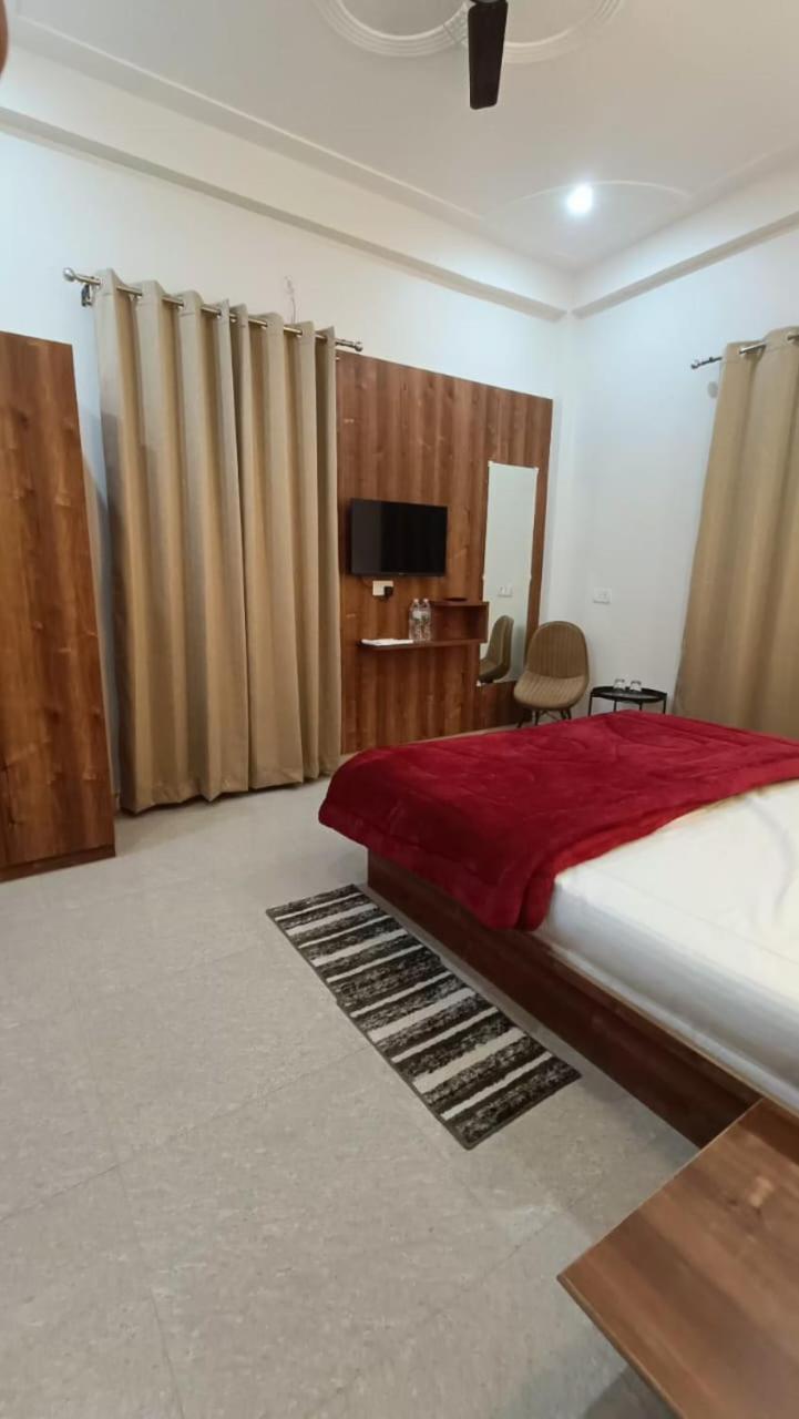 Homlee Homestay *