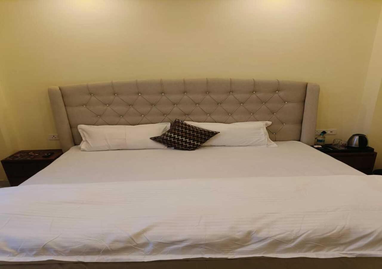 R.raghavam Hotel *