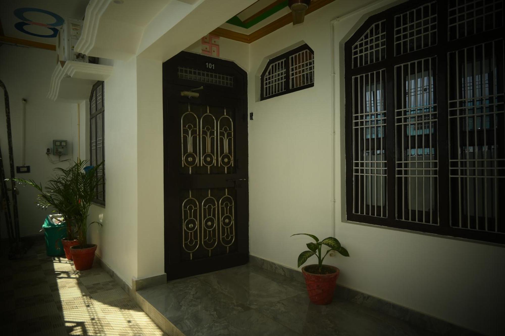 Guest house Shri Narayanam And *