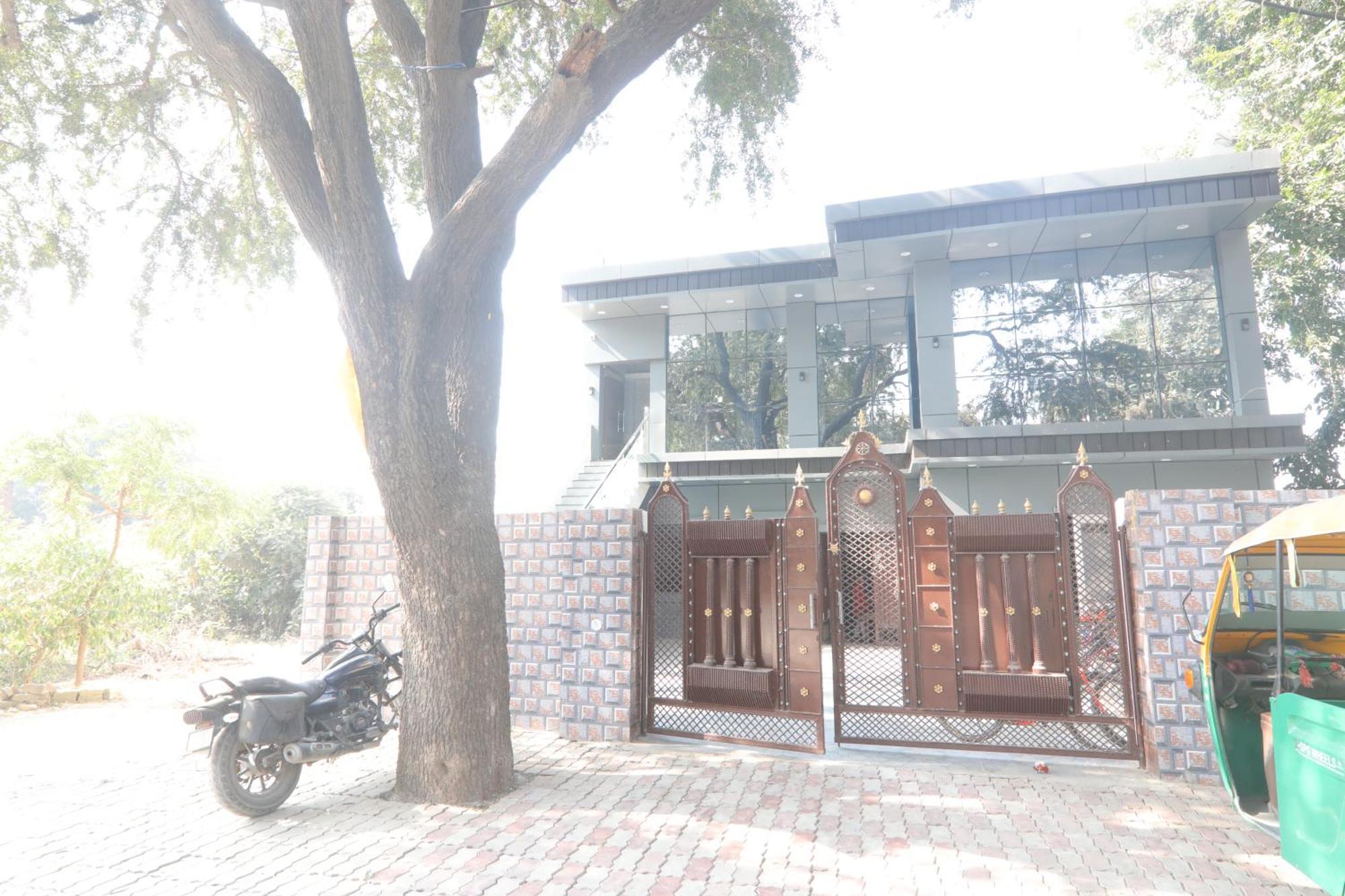 Hotel Ramayan Premium Family With Free Pickup From Dham Railway Station