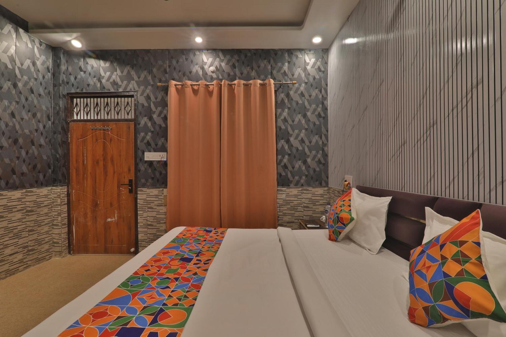 Hotel Ramayan Premium Family With Free Pickup From Dham Railway Station Ayodhya