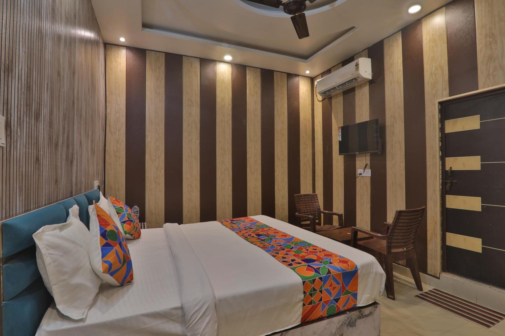 Hotel Ramayan Premium Family With Free Pickup From Dham Railway Station Ayodhya