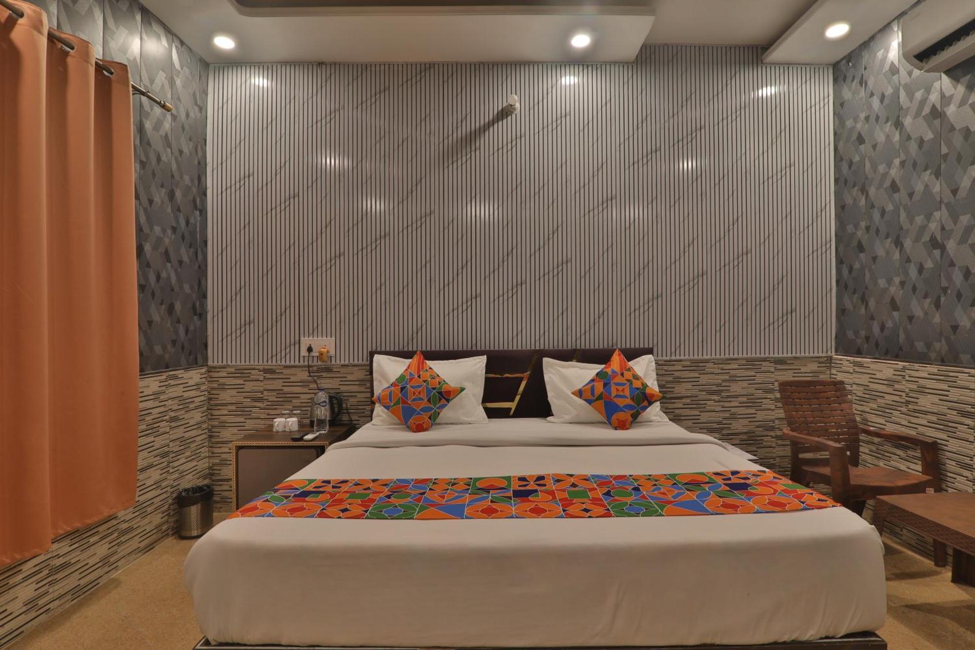 Ramayan Premium Family With Free Pickup From Dham Railway Station 2* Ayodhya