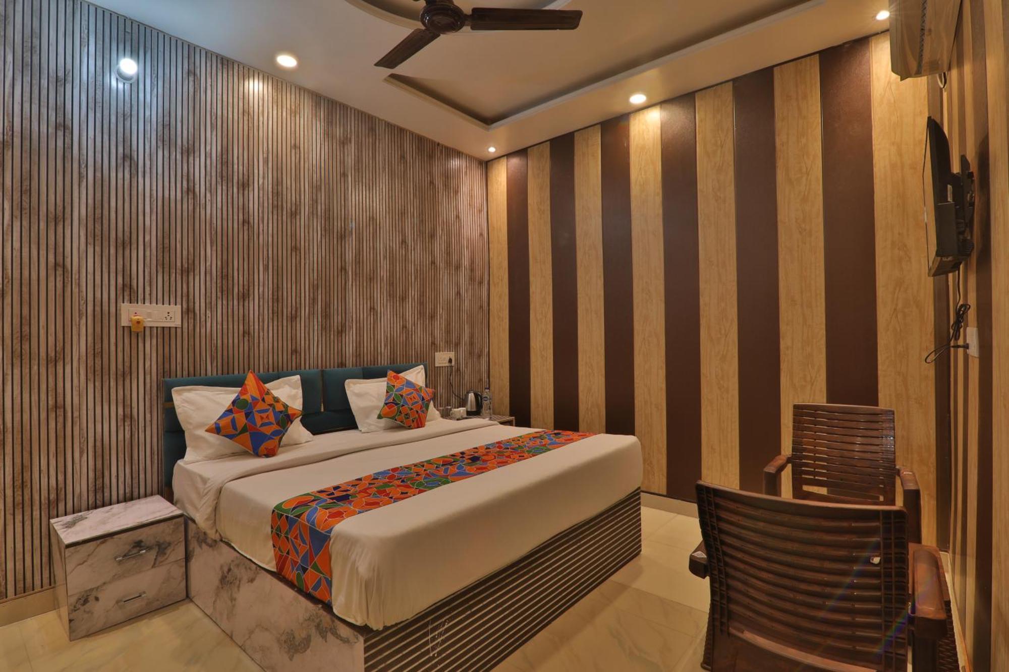 Hotel Ramayan Premium Family With Free Pickup From Dham Railway Station