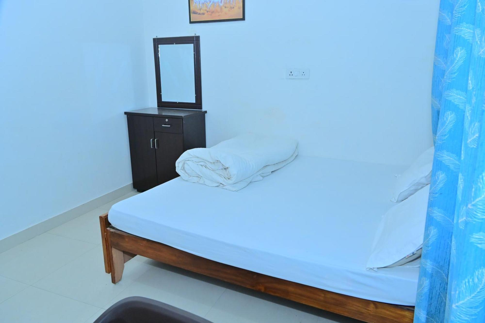 B K Paying Guest house *