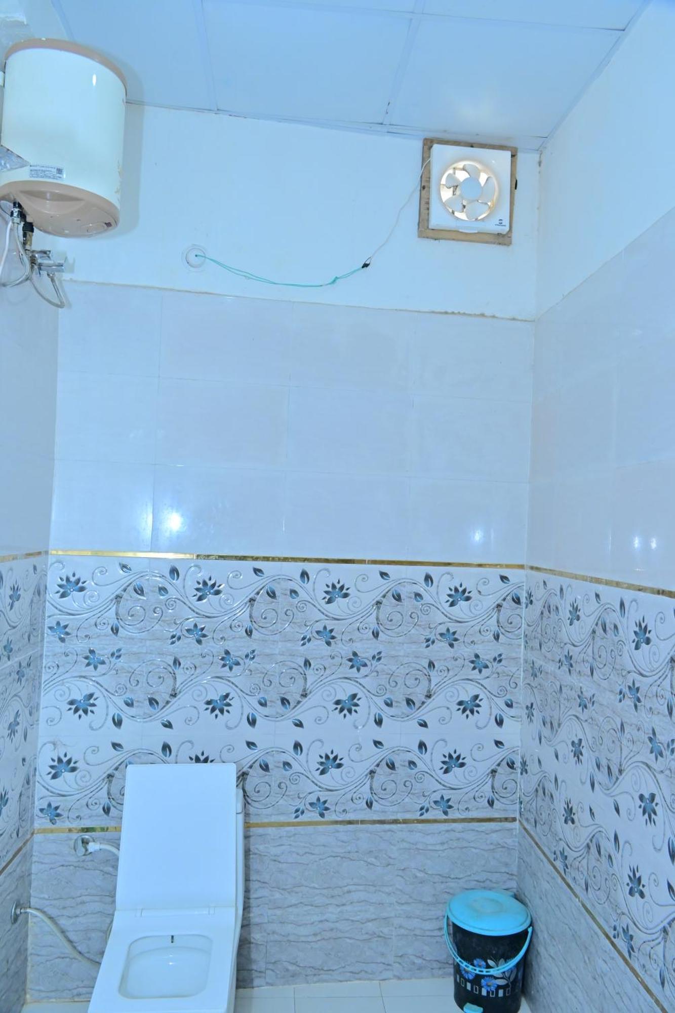 B K Paying Guest house *
