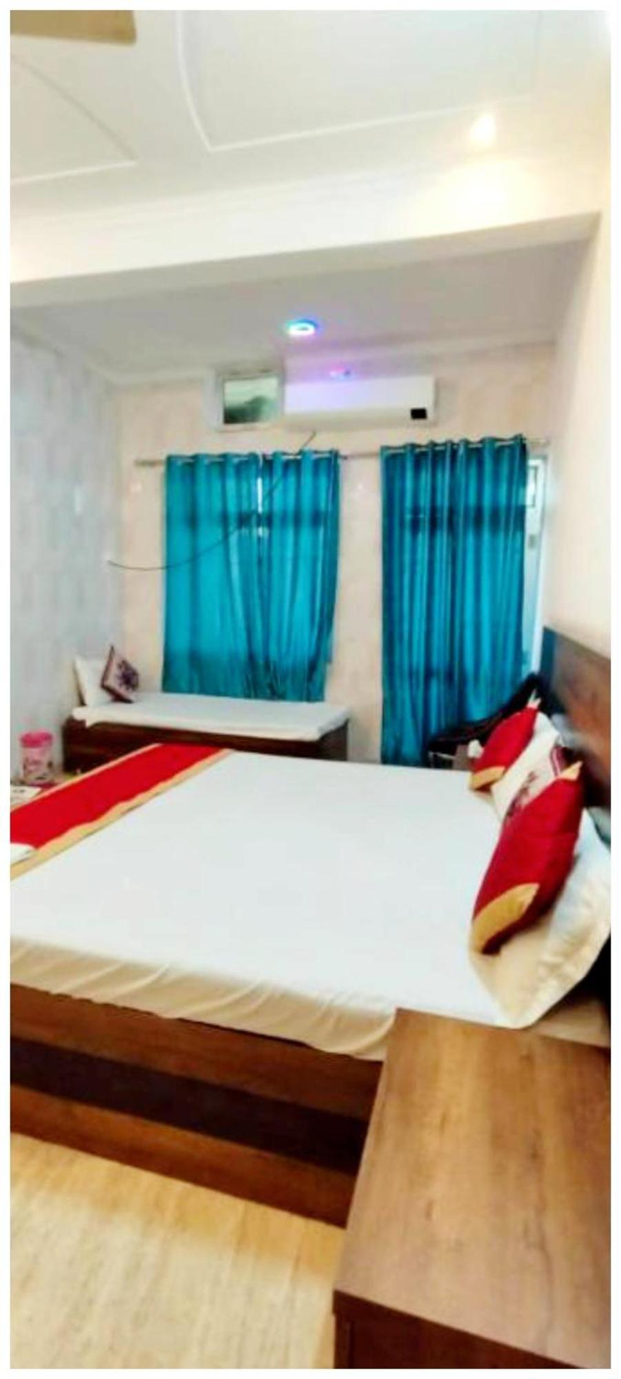 A Premium Nirmala Palace Near Shri Ram Janmabhoomi And Hanuman Garhi - Railway Station - Restaurant & Parking Facilities - Prime Location With Luxury And Spacious - Book Now Hotel Ayodhya