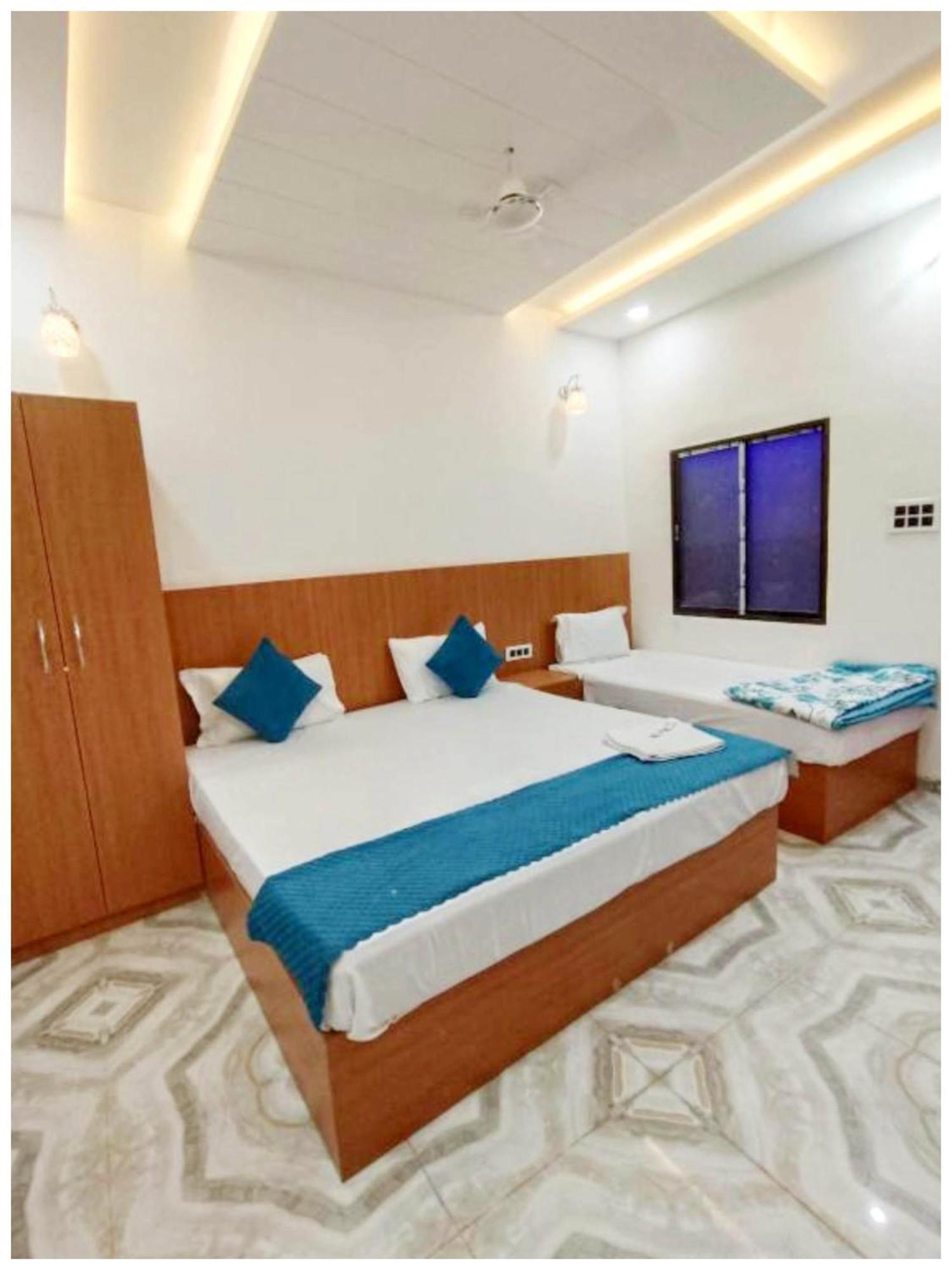 A Premium Nirmala Palace Near Shri Ram Janmabhoomi And Hanuman Garhi - Railway Station - Restaurant & Parking Facilities - Prime Location With Luxury And Spacious - Book Now 3*