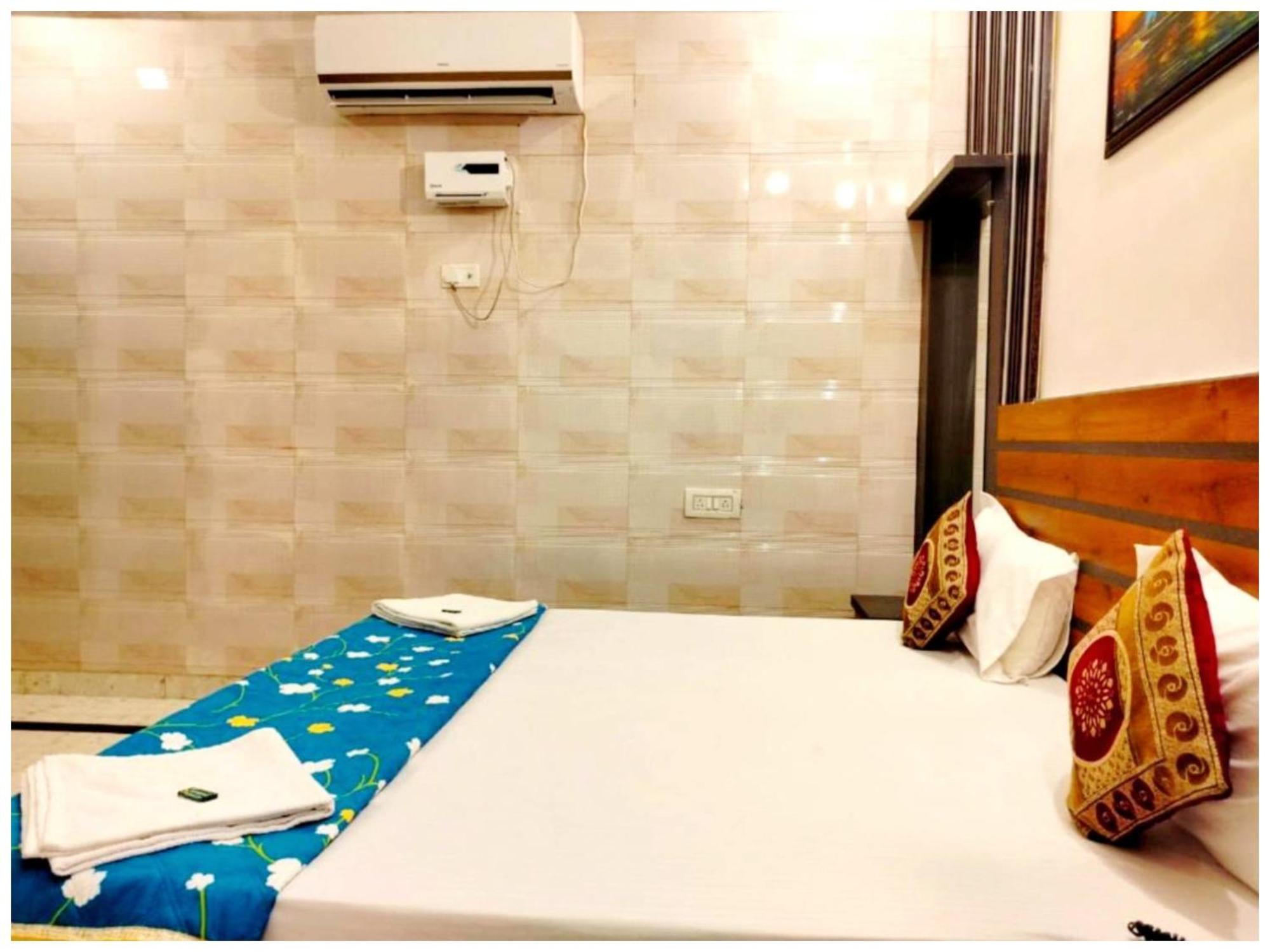 A Premium Nirmala Palace Near Shri Ram Janmabhoomi And Hanuman Garhi - Railway Station - Restaurant & Parking Facilities - Prime Location With Luxury And Spacious - Book Now