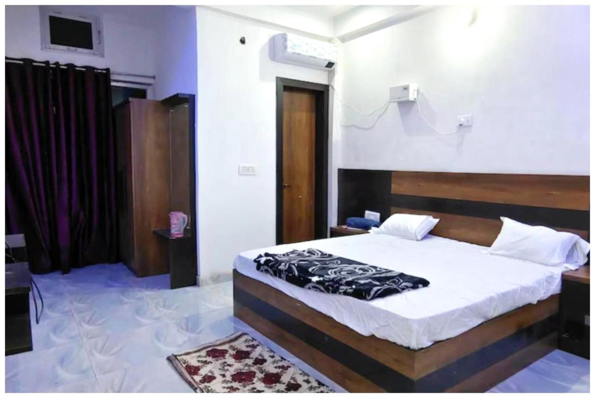 A Premium Nirmala Palace Near Shri Ram Janmabhoomi And Hanuman Garhi - Railway Station - Restaurant & Parking Facilities - Prime Location With Luxury And Spacious - Book Now Hotel 3*