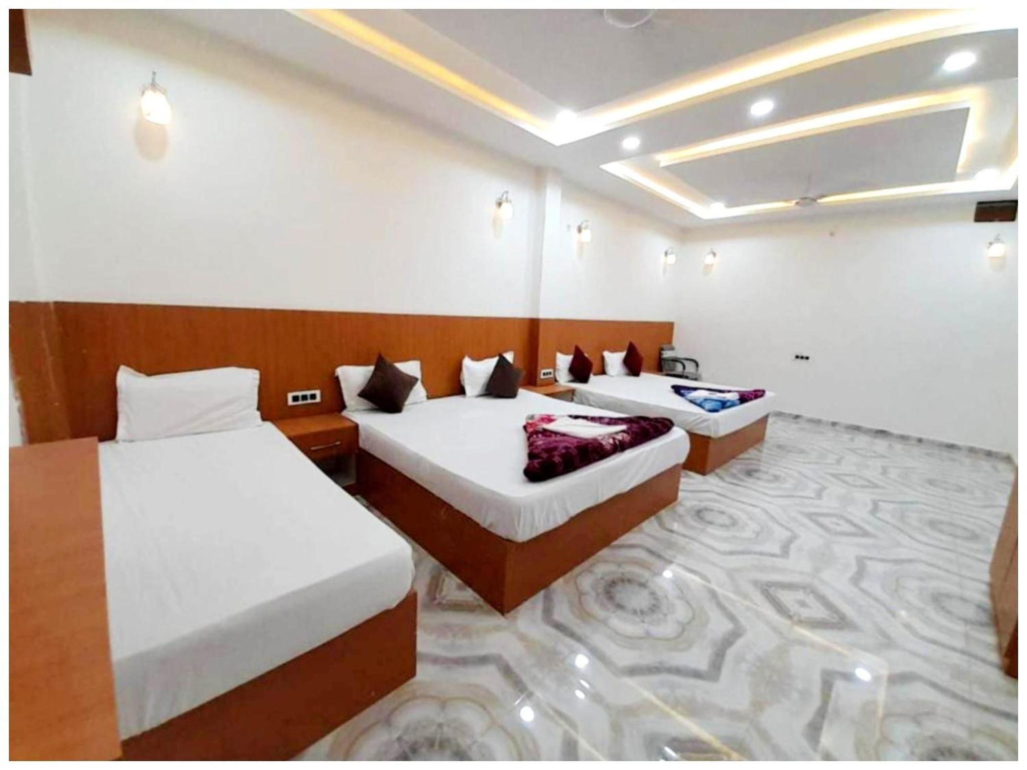 Hotel A Premium Nirmala Palace Near Shri Ram Janmabhoomi And Hanuman Garhi - Railway Station - Restaurant & Parking Facilities - Prime Location With Luxury And Spacious - Book Now 3*