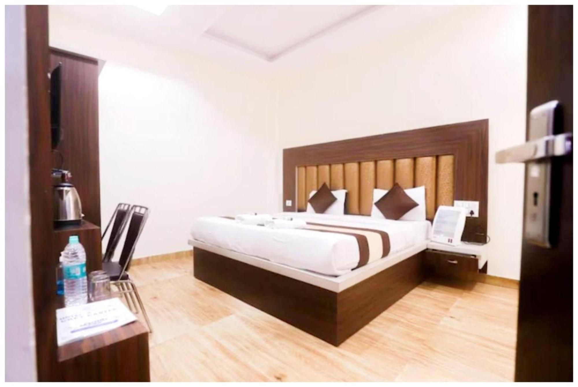 A Premium Nirmala Palace Near Shri Ram Janmabhoomi And Hanuman Garhi - Railway Station - Restaurant & Parking Facilities - Prime Location With Luxury And Spacious - Book Now Hotel Ayodhya