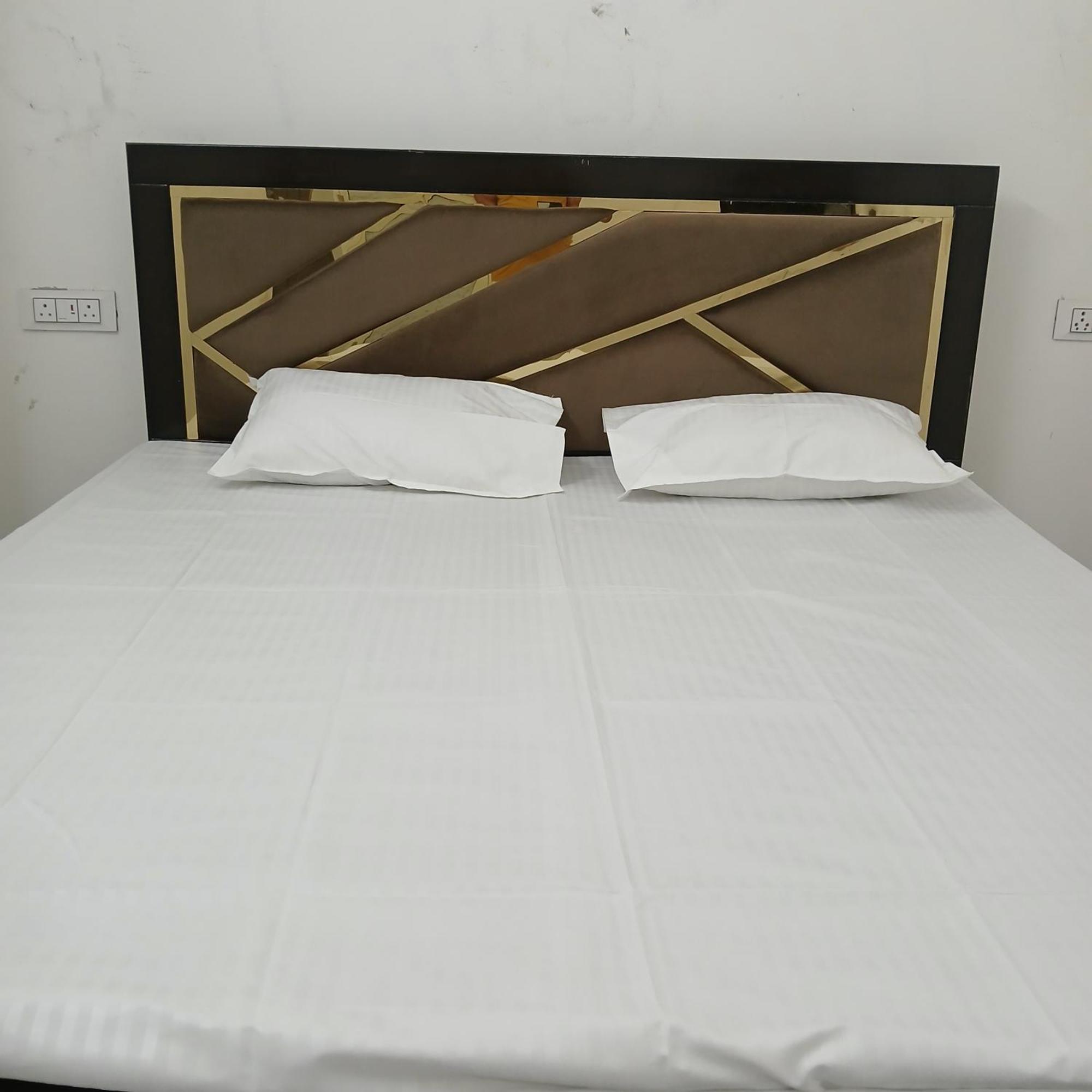 Awadh Biharee Hotel Ayodhya