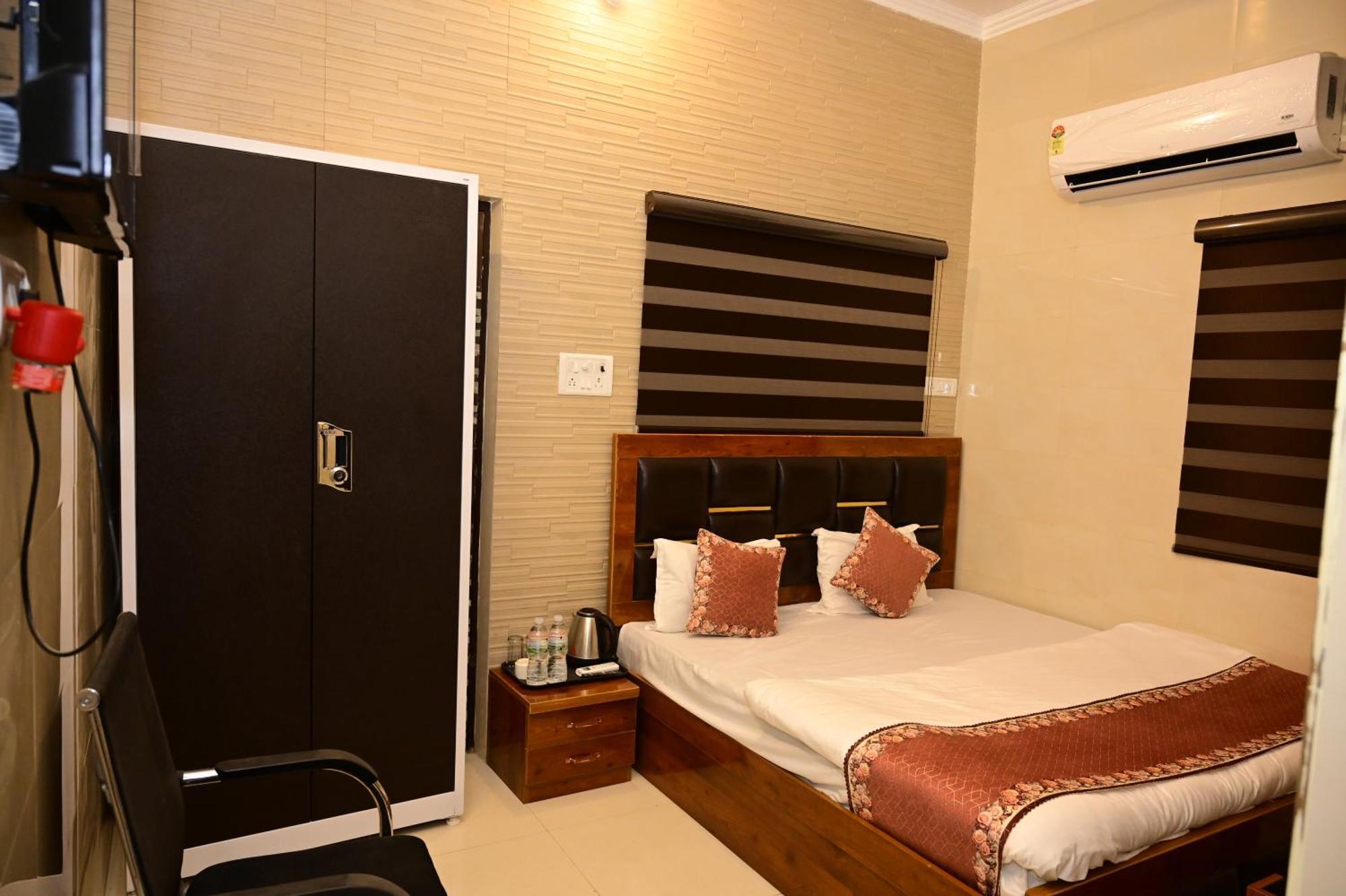 Shri Ram Lalla International Guest house *