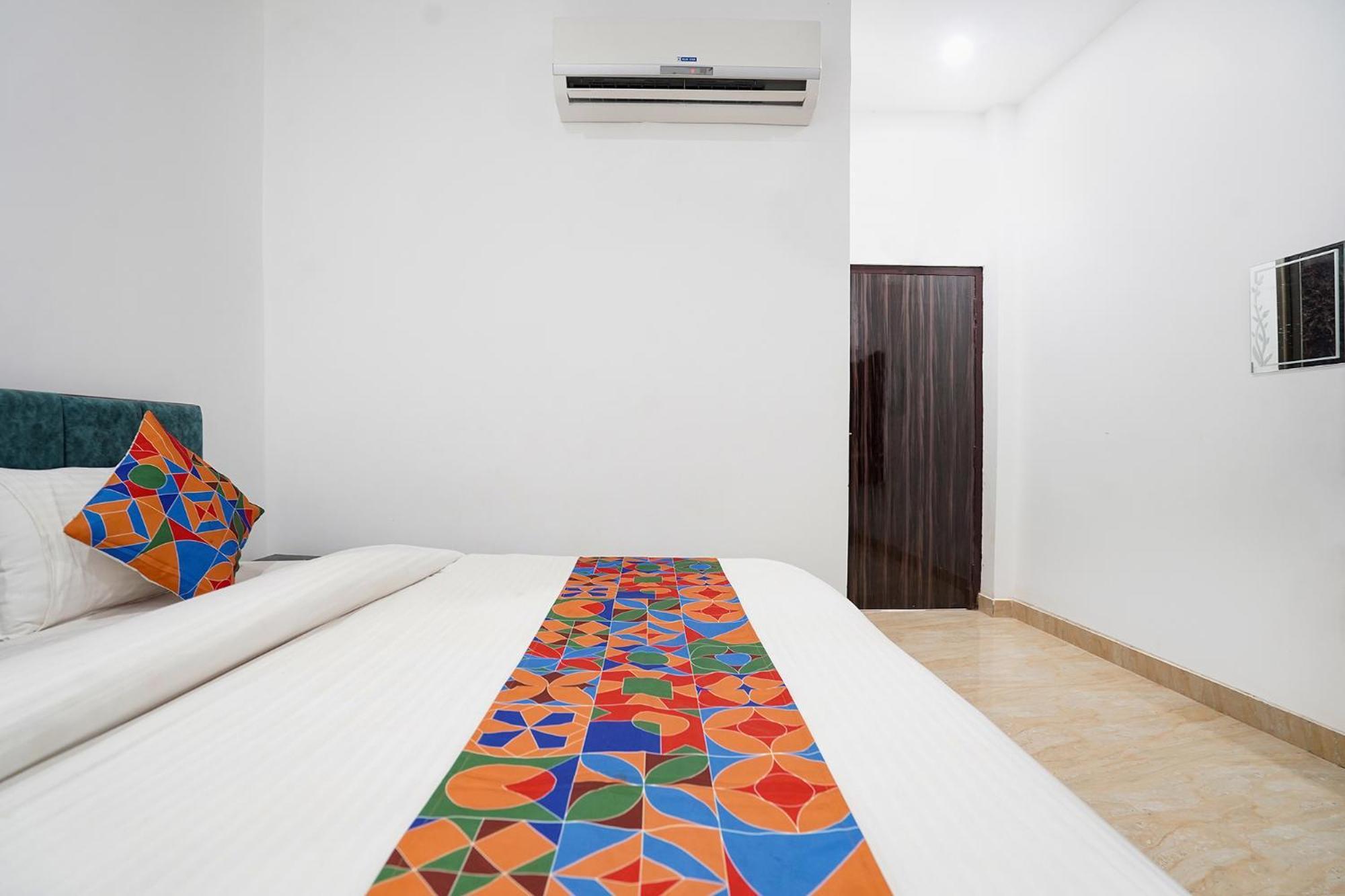 Fabhotel The Oak Tree