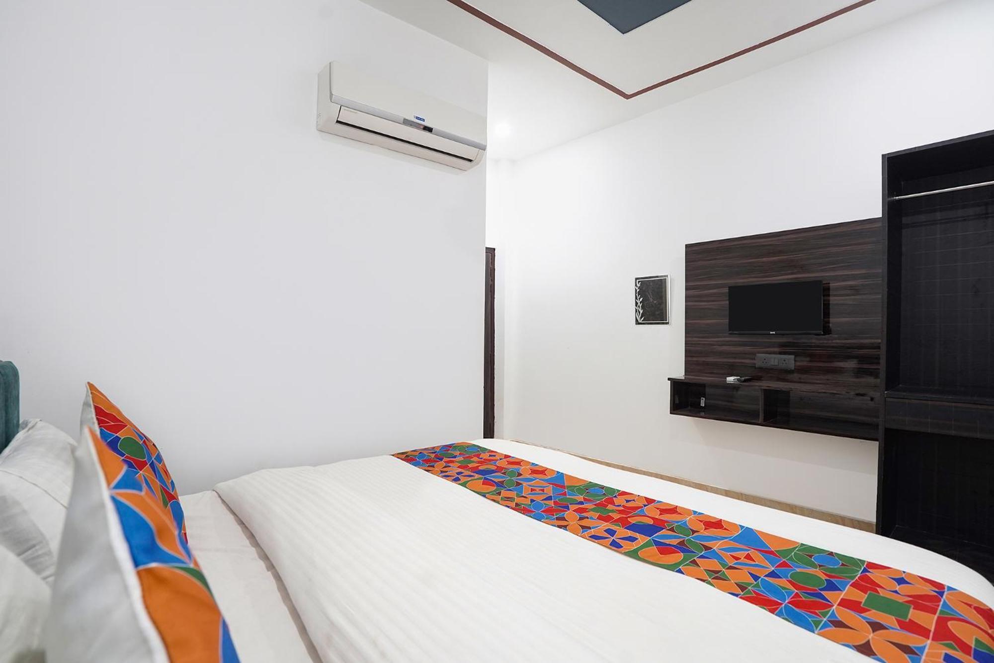 Hotel Fabhotel The Oak Tree Ayodhya