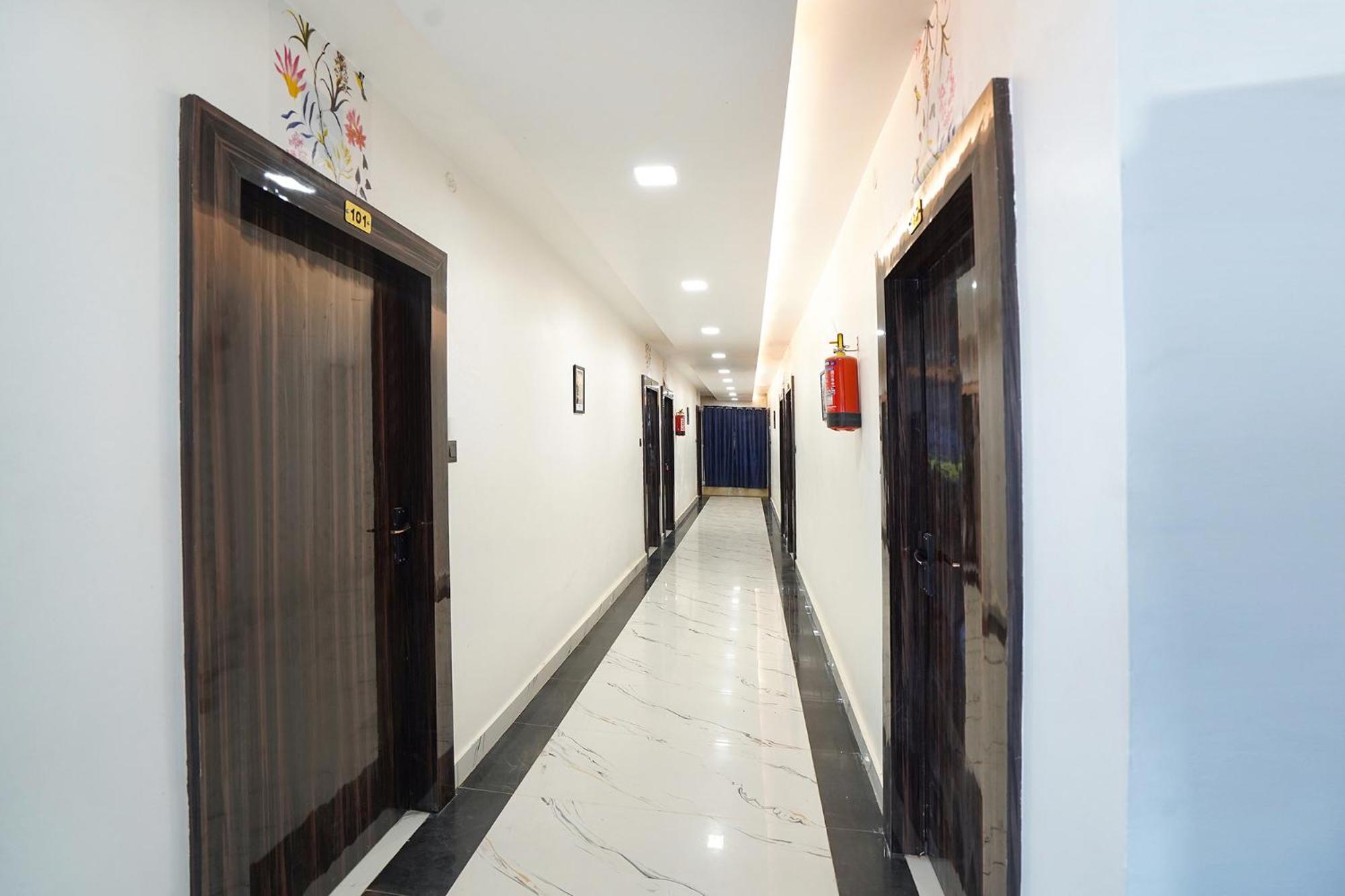 Fabhotel The Oak Tree Ayodhya