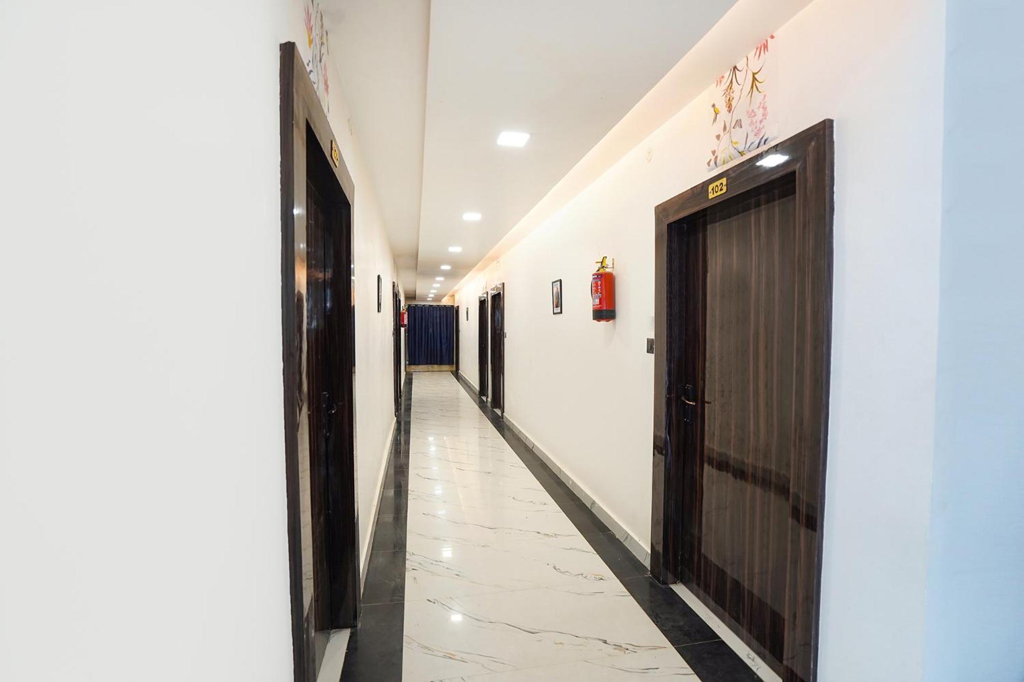 Fabhotel The Oak Tree Hotel Ayodhya