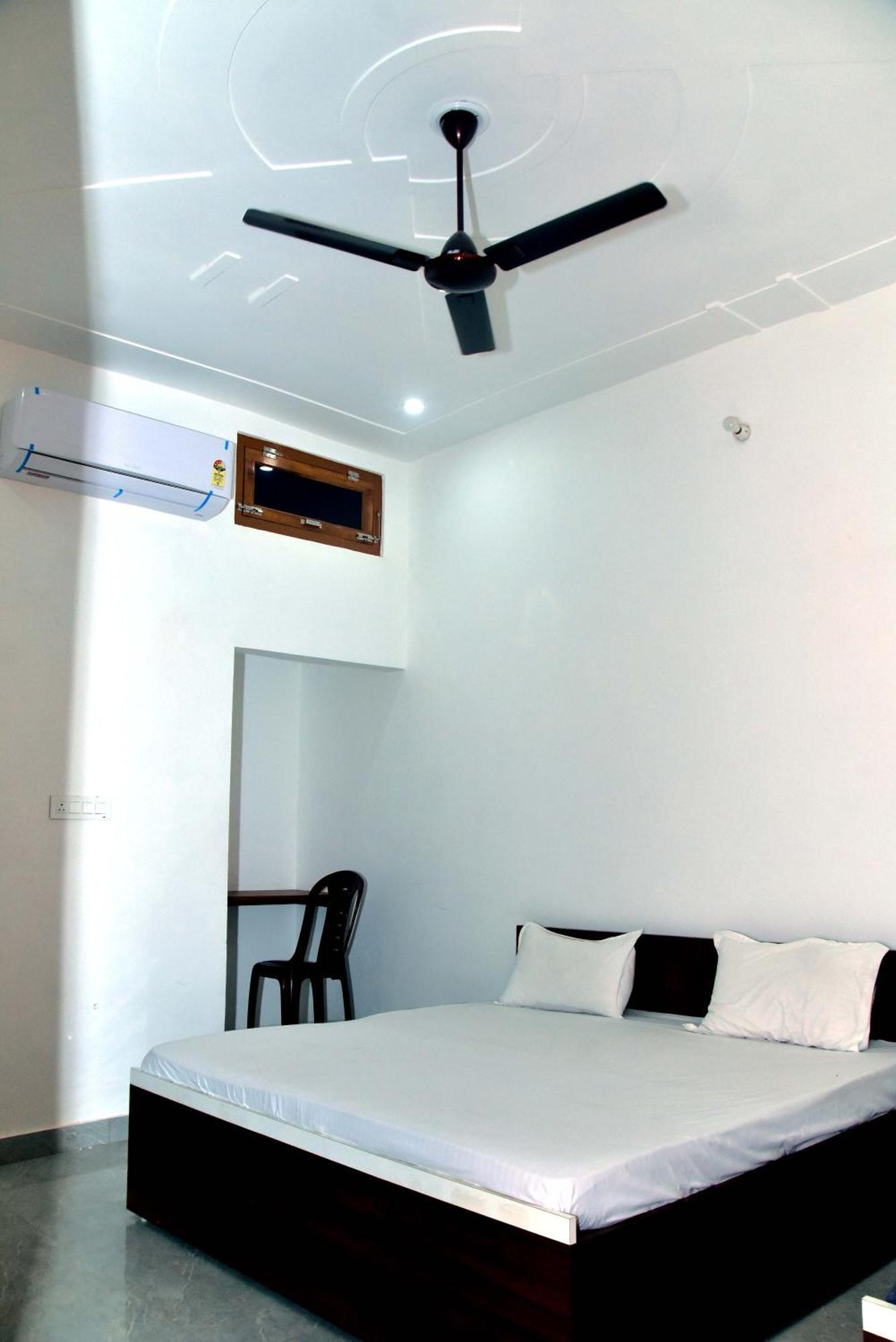 Hotel The Ashoka Palace 3*