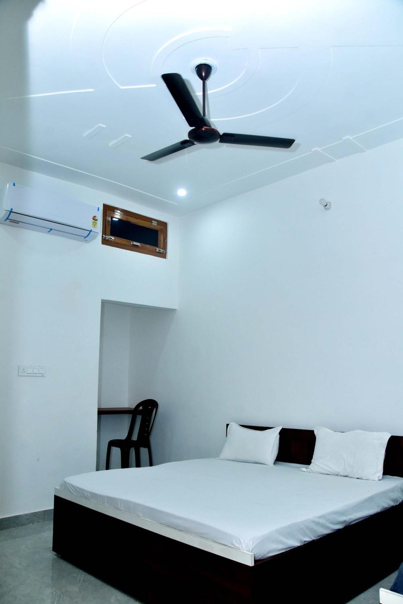 Hotel The Ashoka Palace 3*