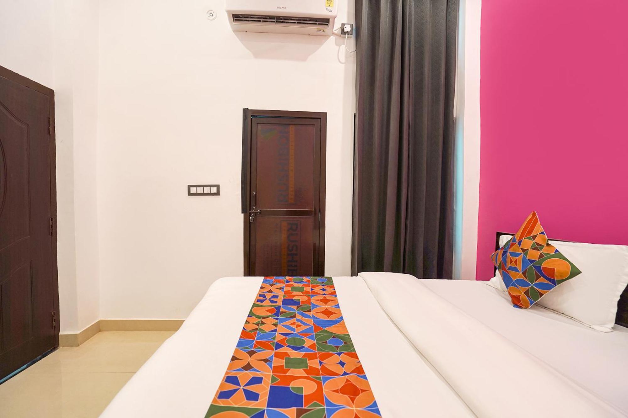 Guest house Fabexpress Awadh Royal
