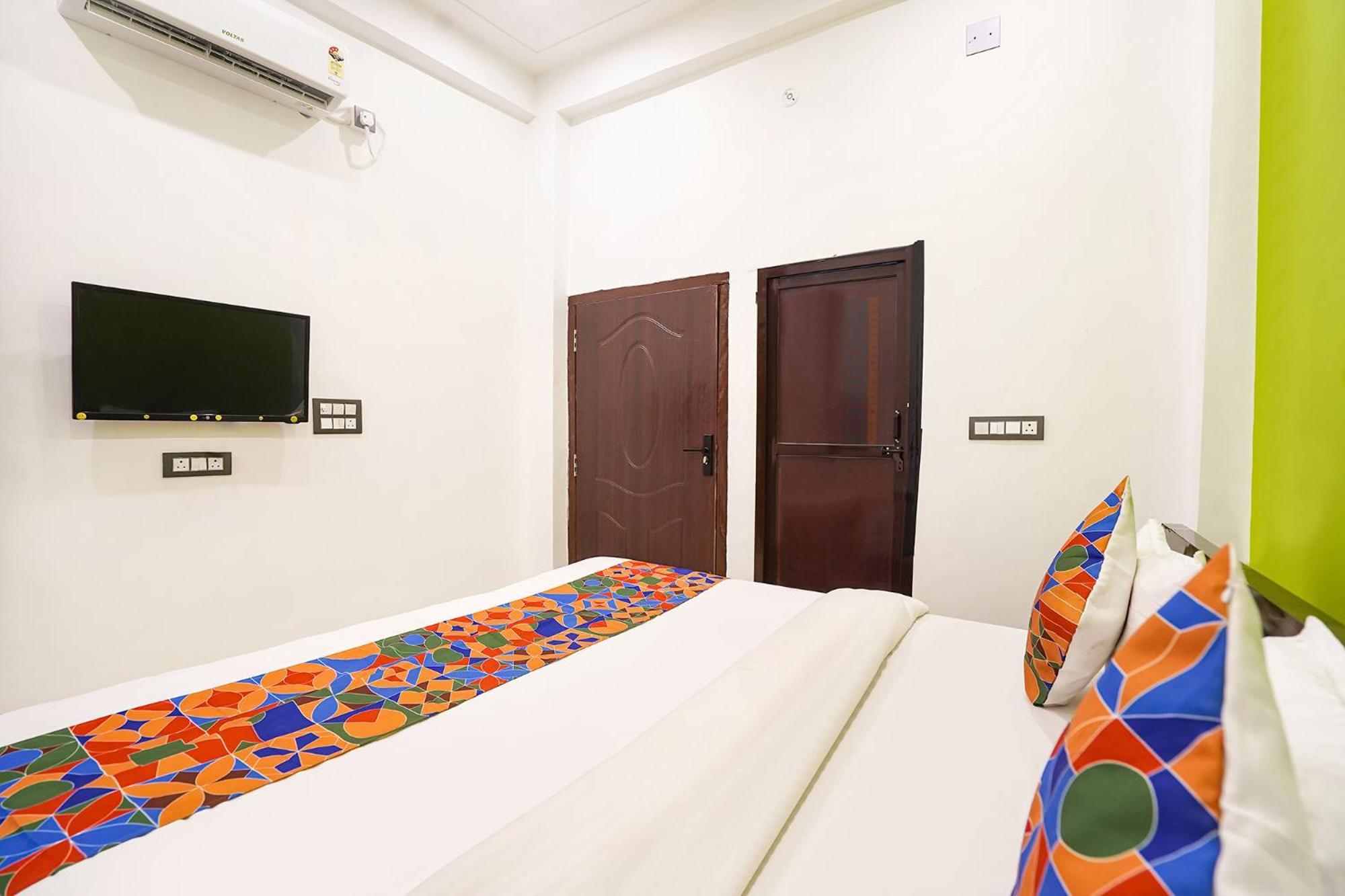 Guest house Fabexpress Awadh Royal