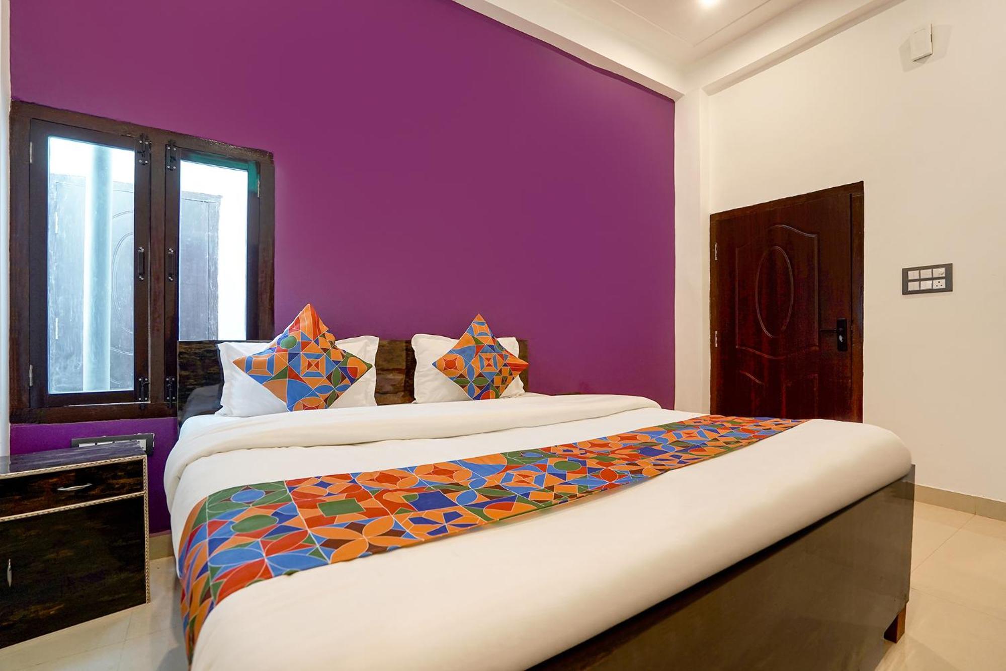 Guest house Fabexpress Awadh Royal *
